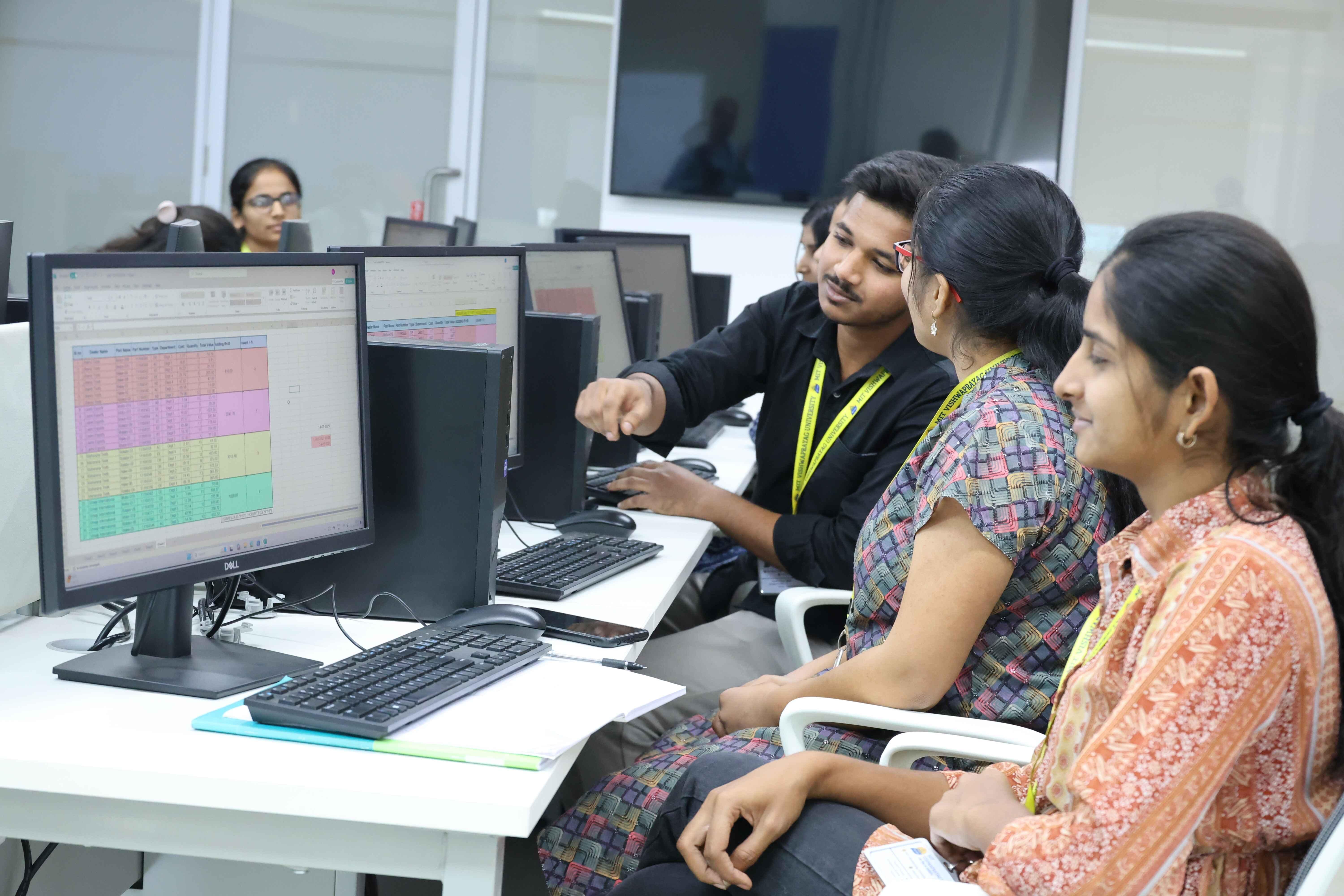 MIT Vishwaprayag University Solapur BCA Lab photo 35