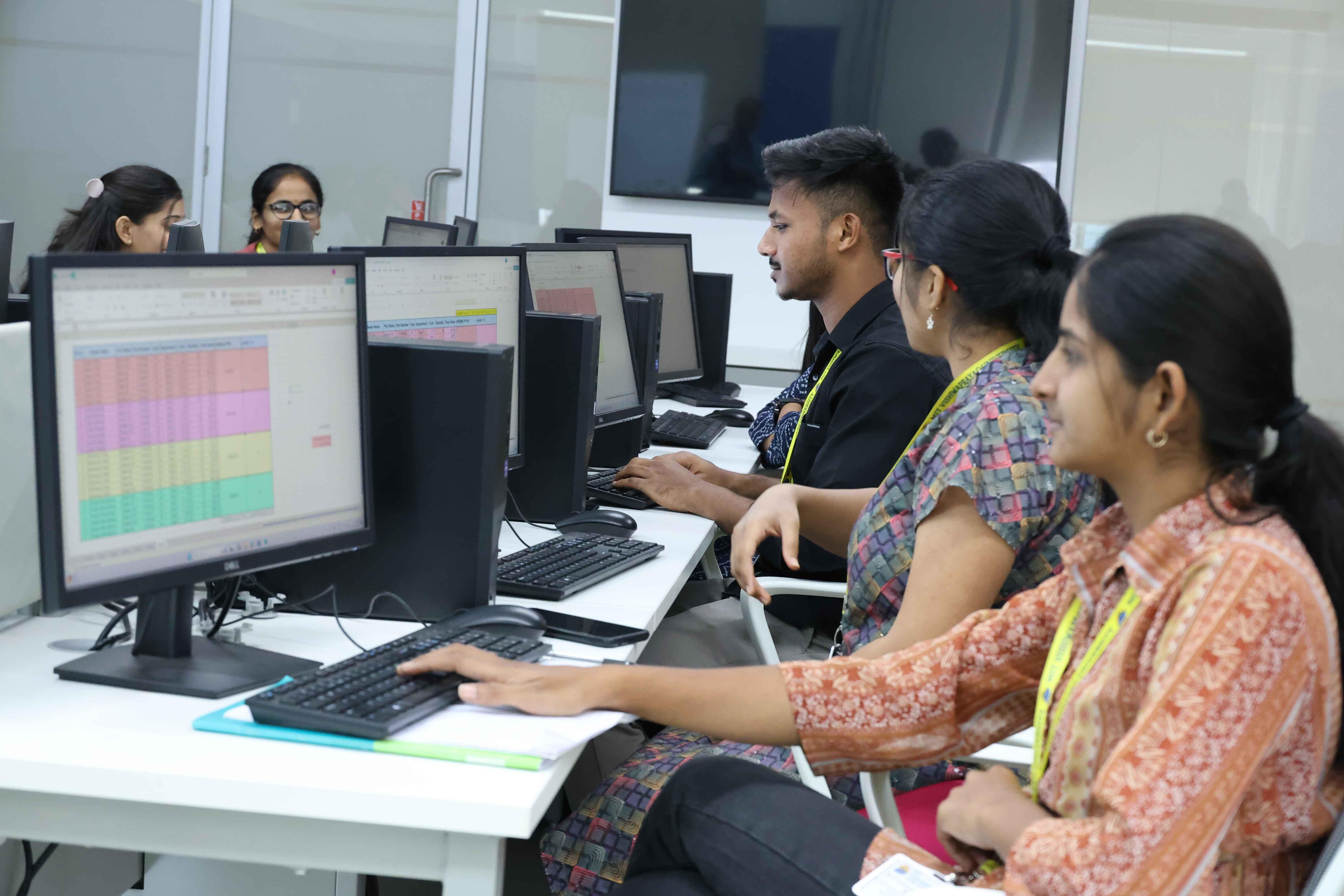 MIT Vishwaprayag University Solapur BCA Lab photo 36