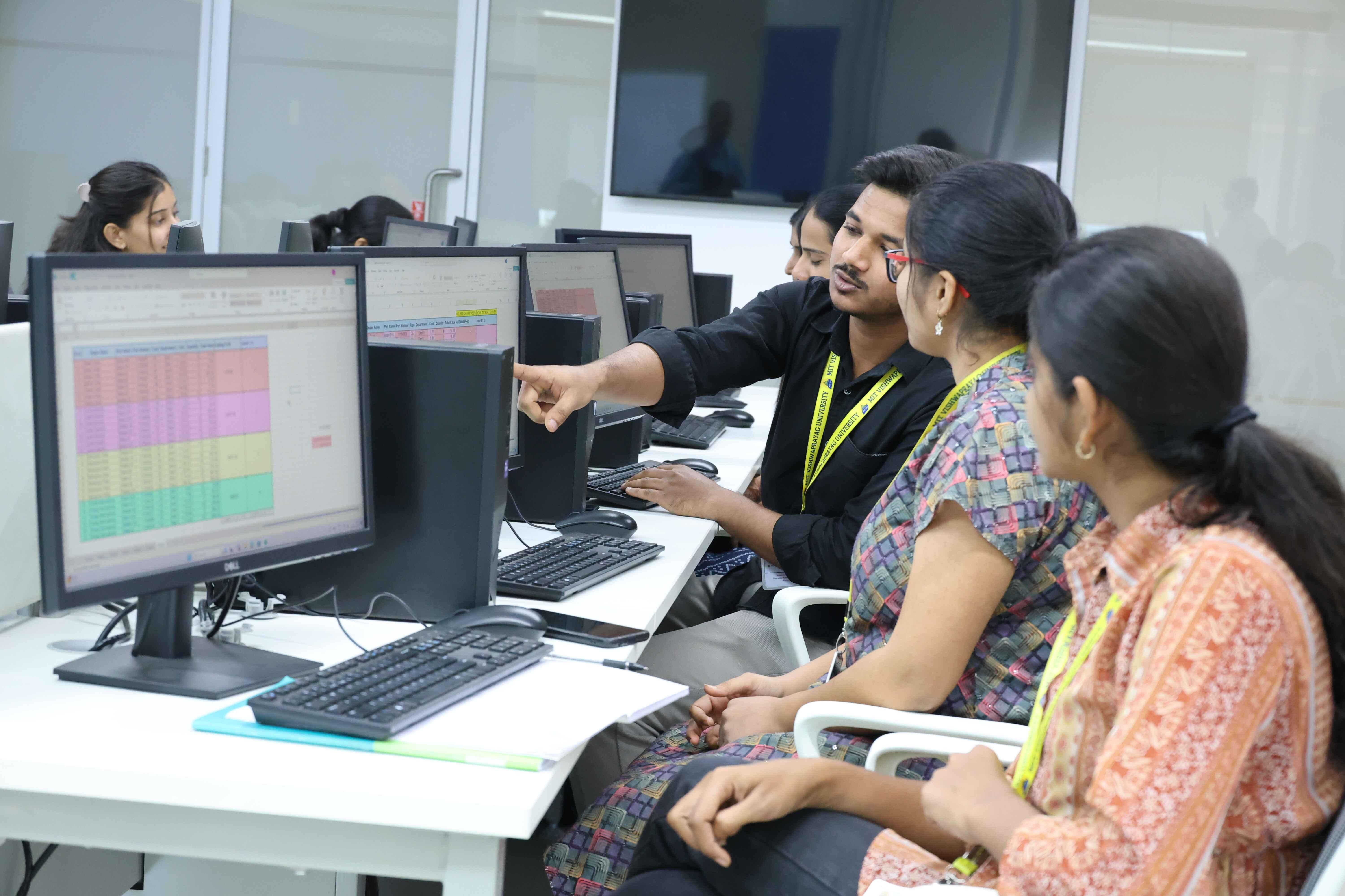 MIT Vishwaprayag University Solapur BCA Lab photo 37