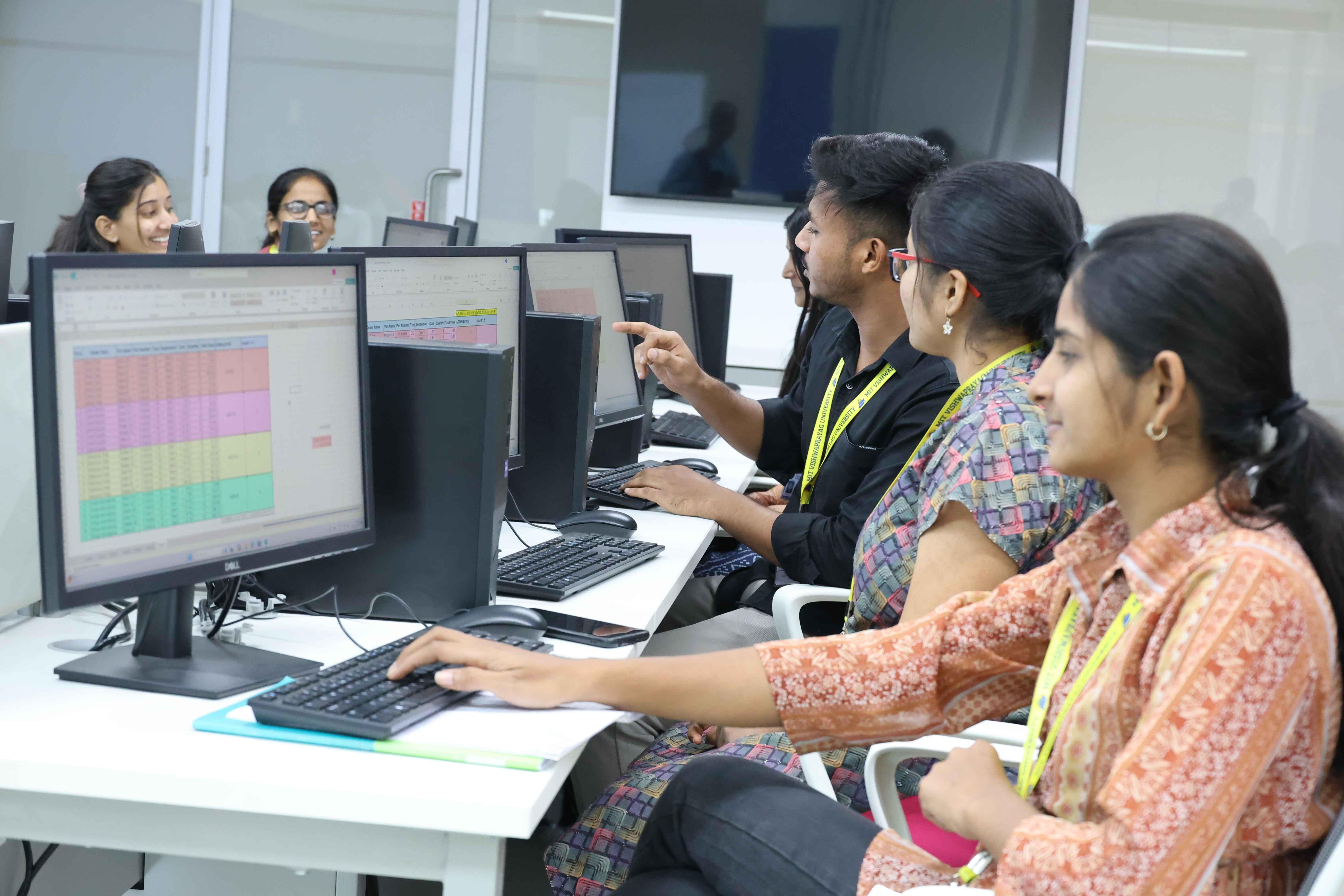 MIT Vishwaprayag University Solapur BCA Lab photo 38