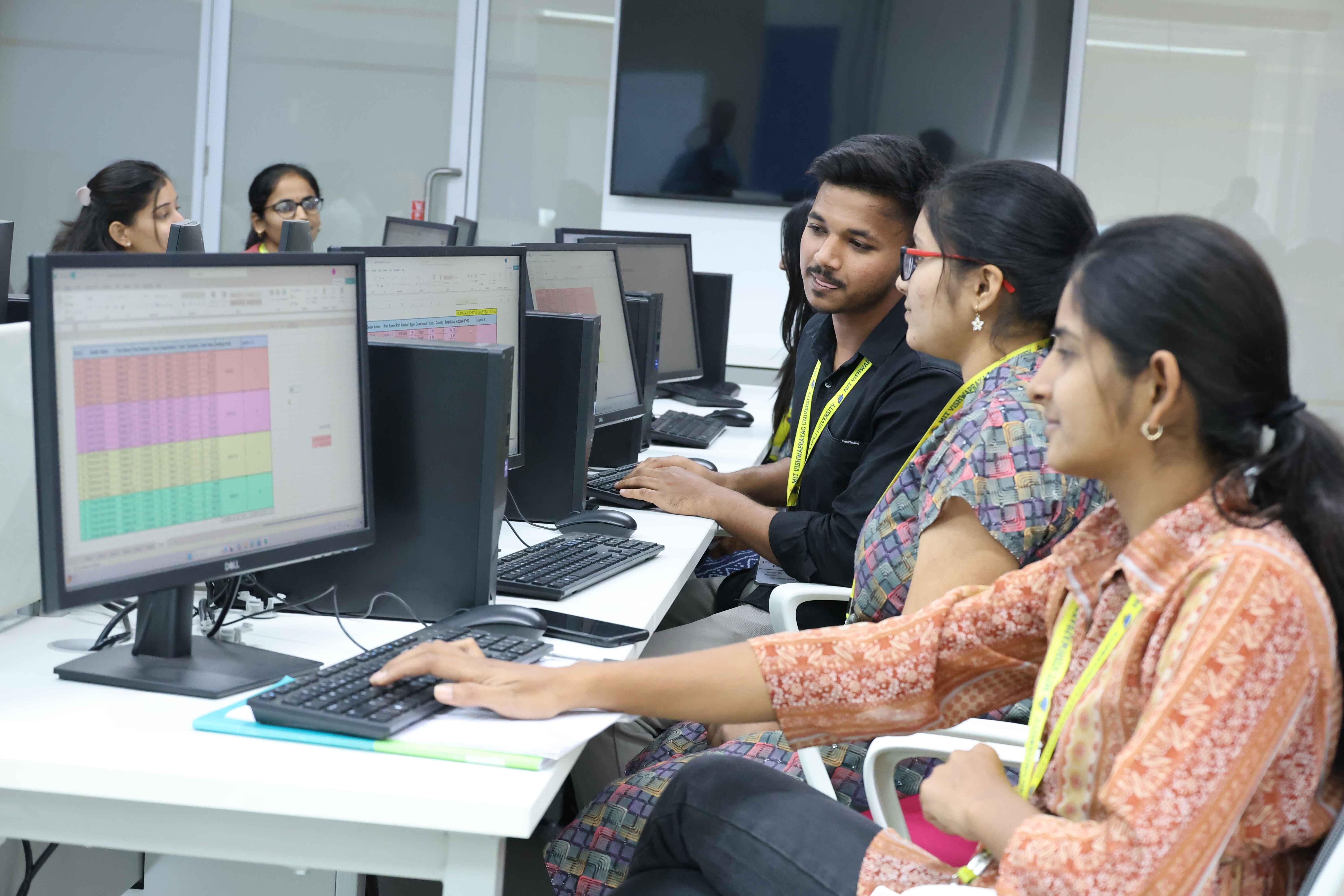 MIT Vishwaprayag University Solapur BCA Lab photo 39