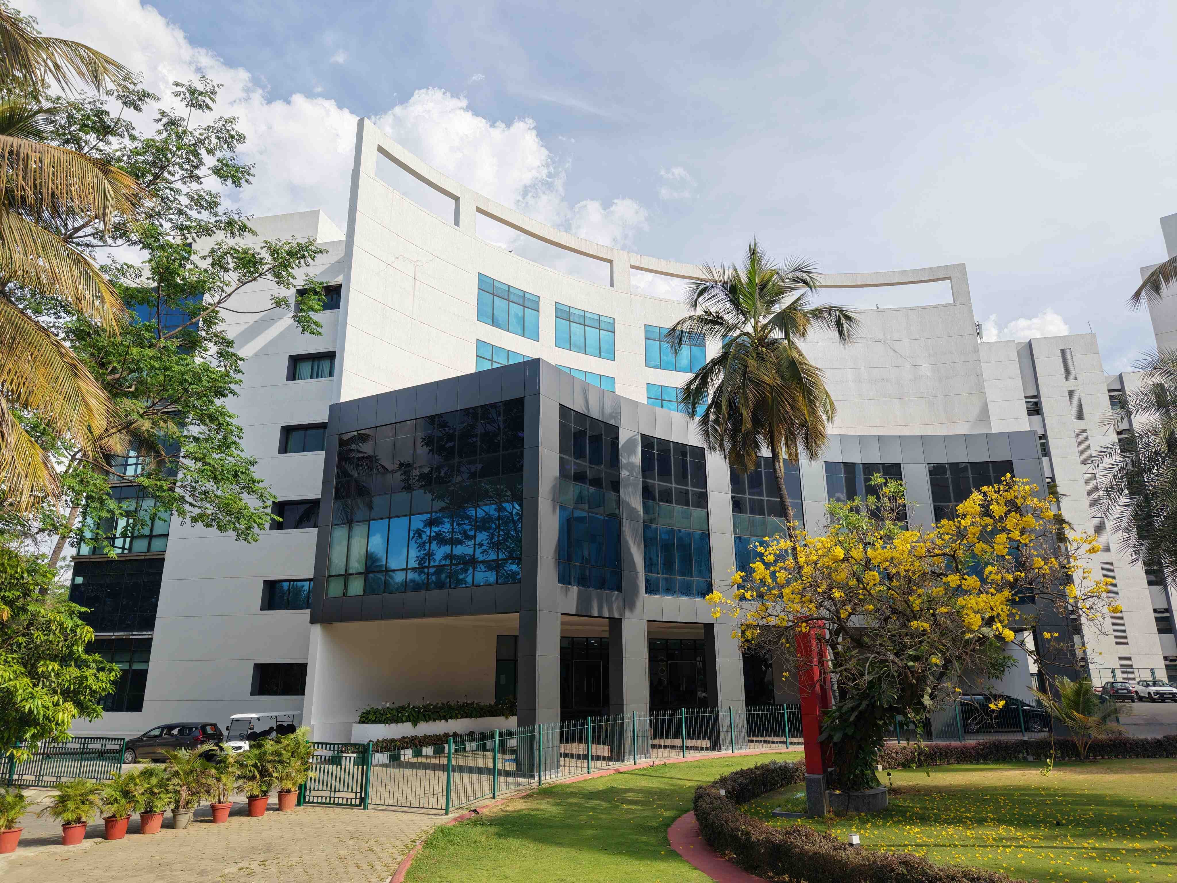 S-VYASA University University Academic Building photo 23