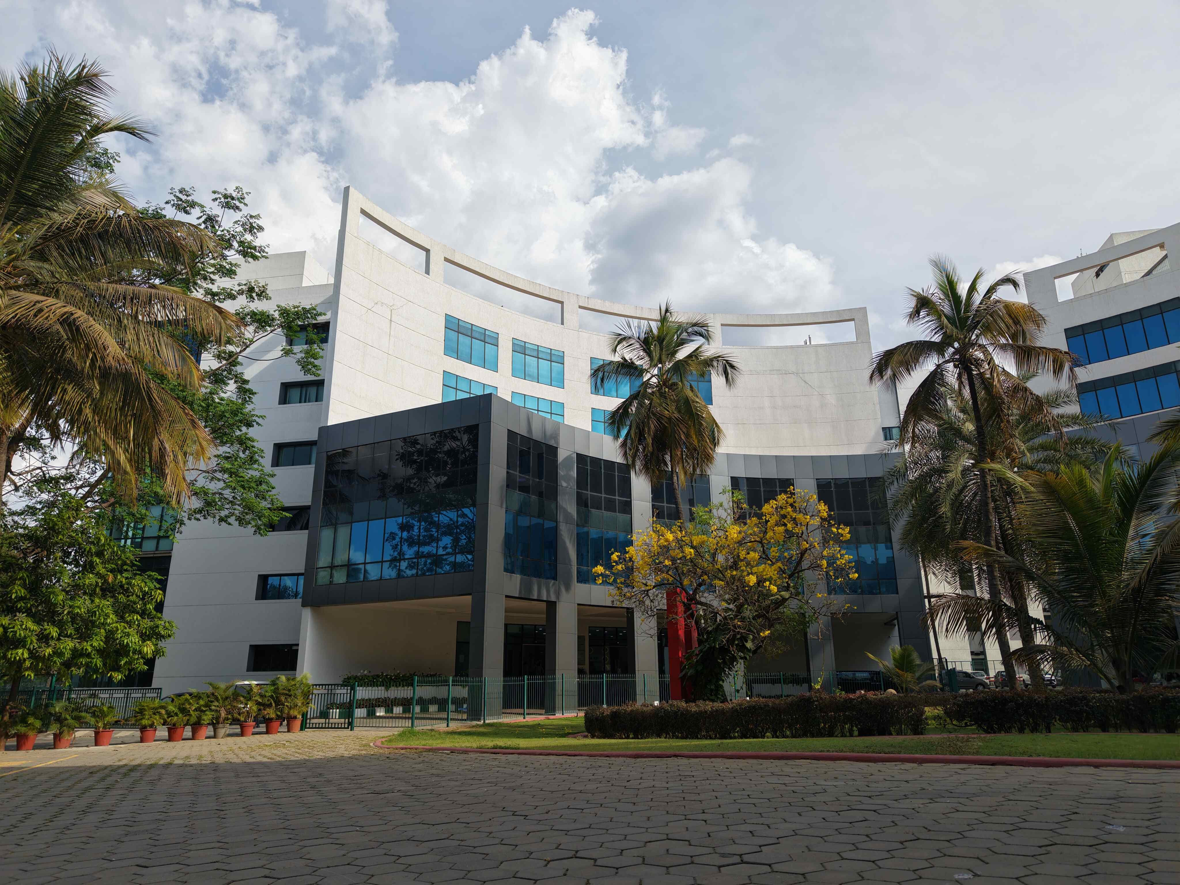 S-VYASA University University Academic Building photo 24