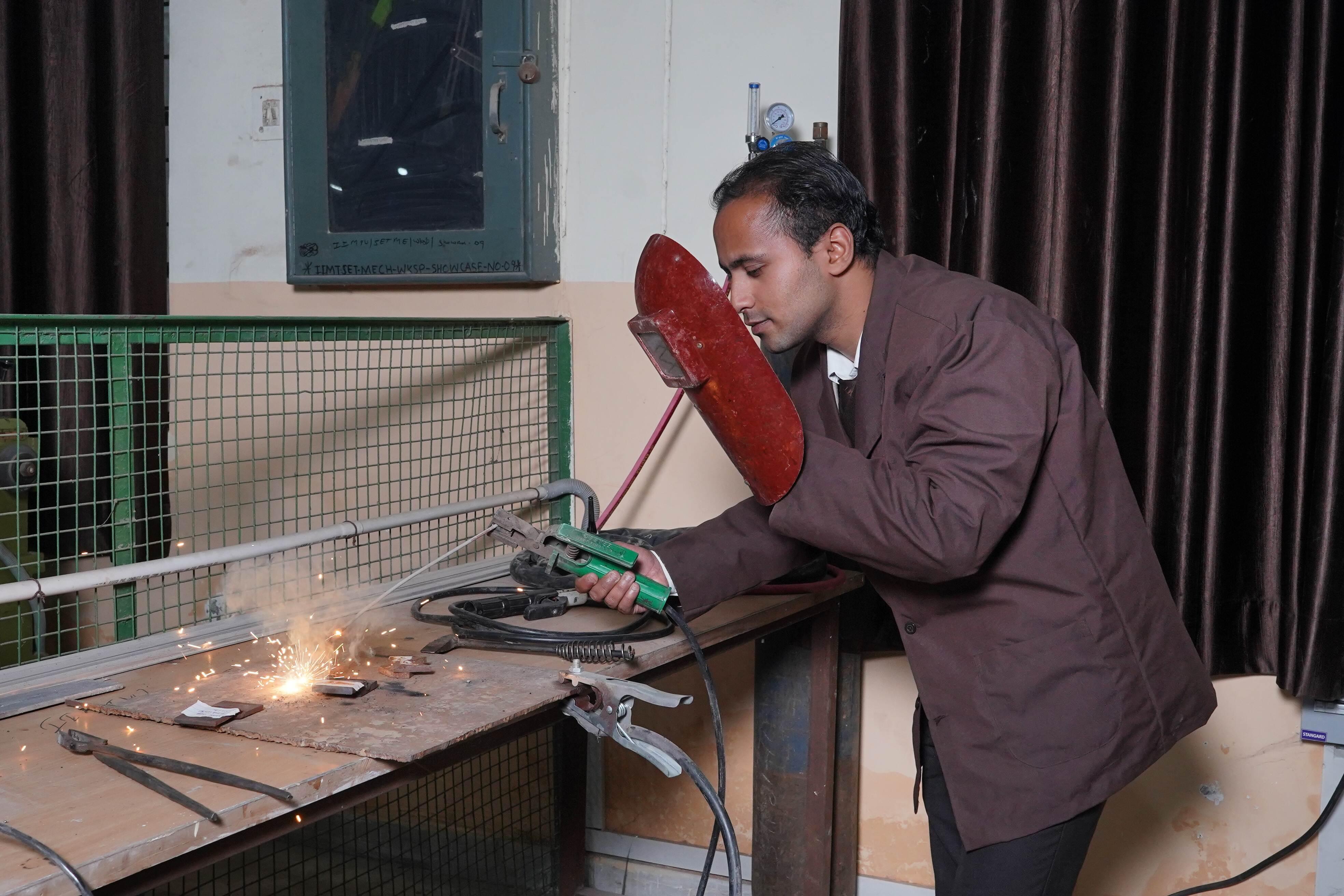 IIMT University Meerut Labs photo 1