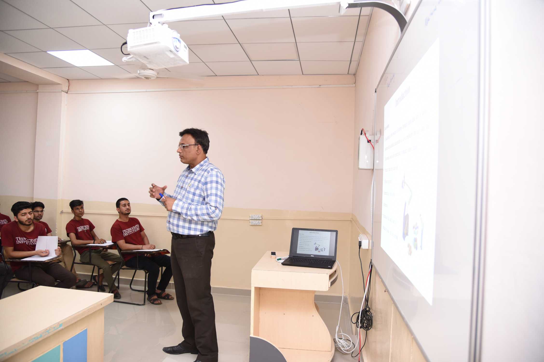 Technocrats Institute of Technology MBA Bhopal Class Room photo 31