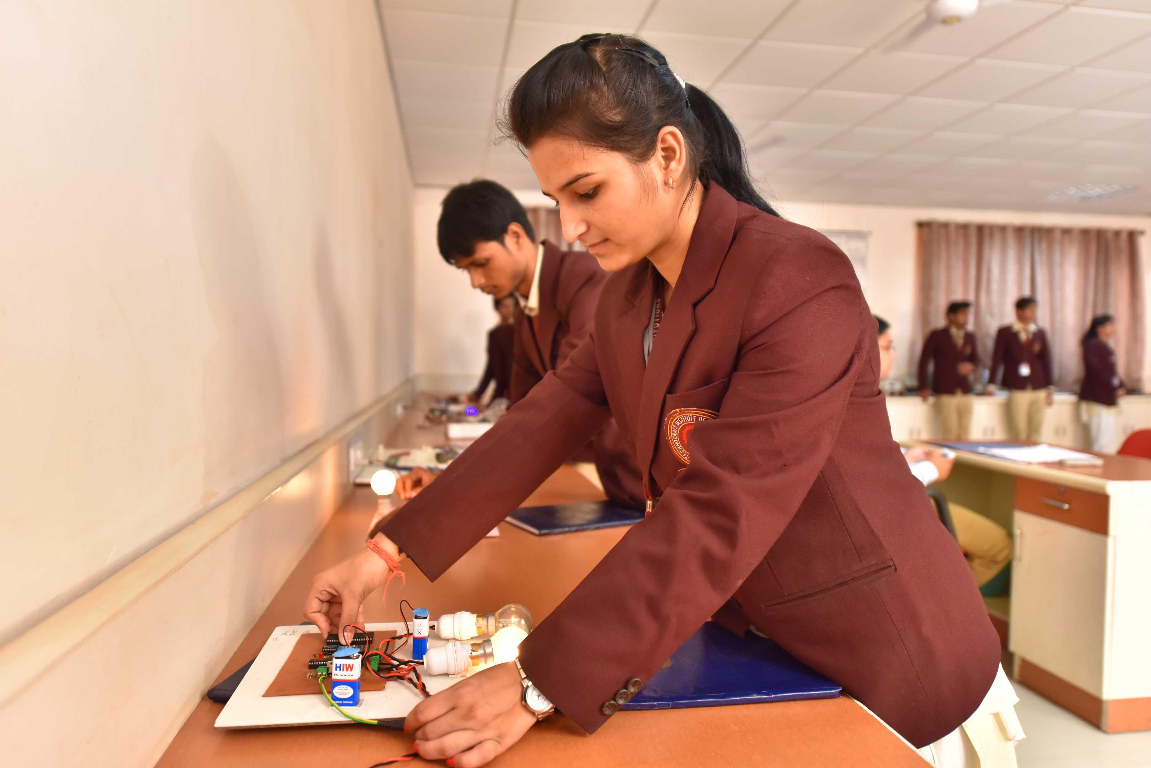 Technocrats Institute of Technology and Science Bhopal Laboratories and Equipment photo 1