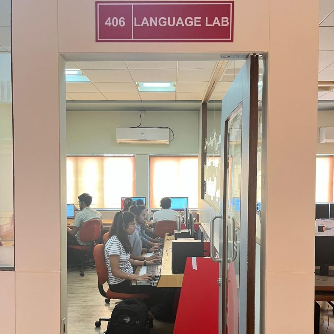 Dr. D.Y. Patil School of Management & Research Pune Language Lab photo 4