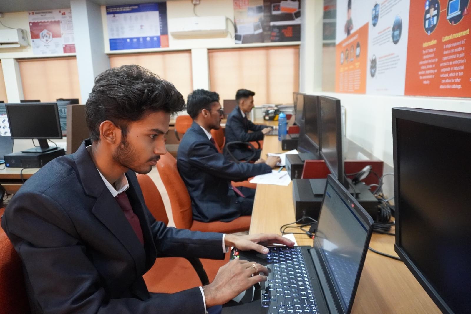 Dr. D.Y. Patil School of Management & Research Pune Programing Lab photo 4