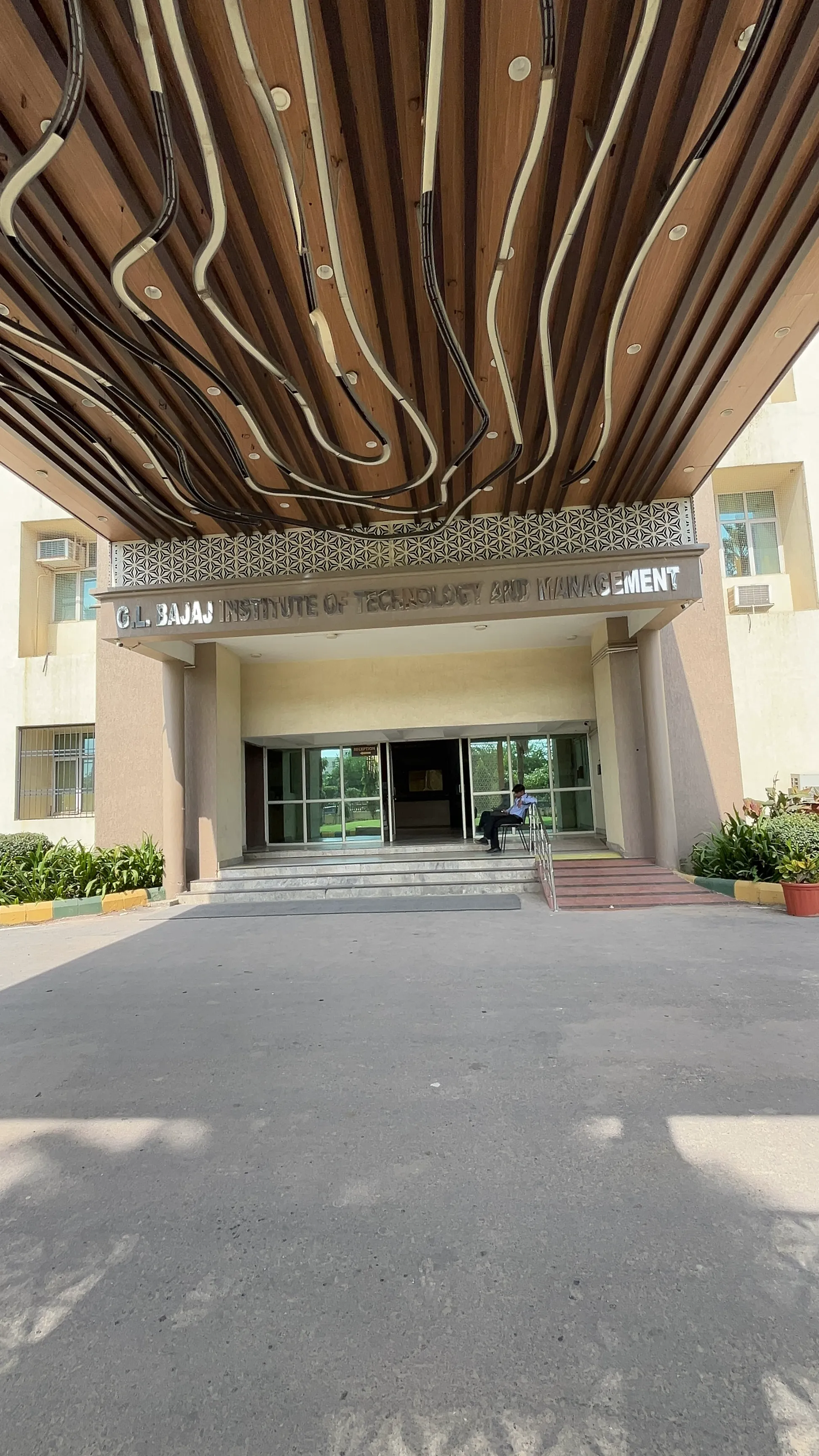 GL Bajaj Academic building photo 6