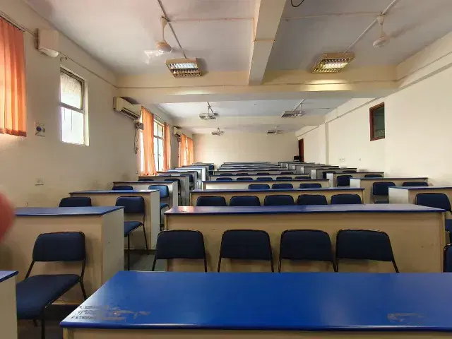 Jamia Hamdard University Delhi Classroom photo 1