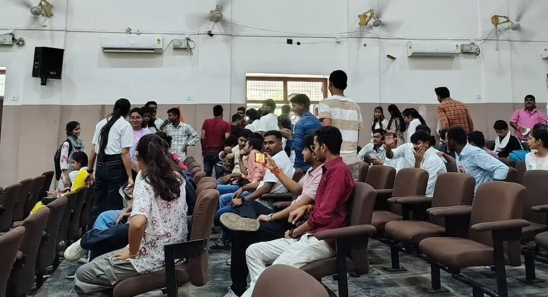 Chowdhary Mahadev Prasad Degree College Allahabad Auditorium photo 2