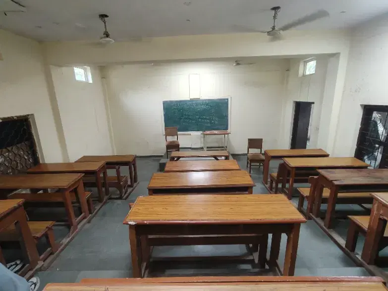 Deshbandhu College Classroom photo 2
