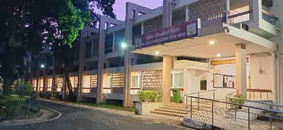 VNIT Nagpur Academic building photo 2