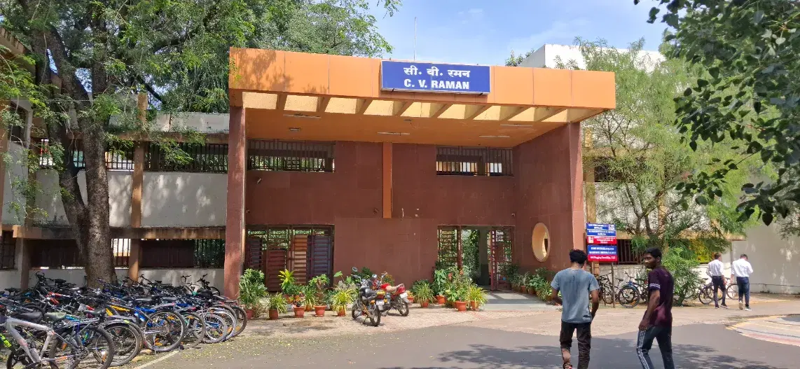 VNIT Nagpur Academic building photo 3