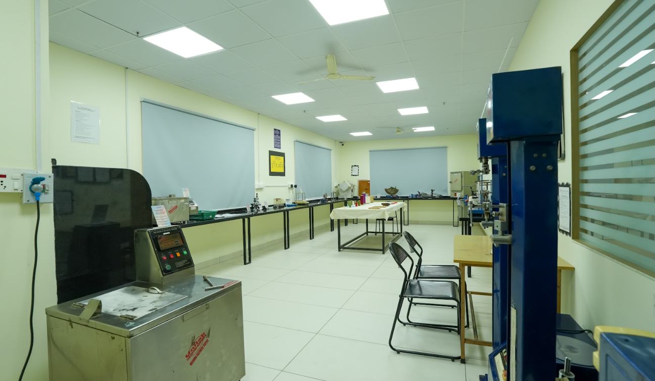 Indian Institute of Fashion Technology Bangalore Academic Building photo 12