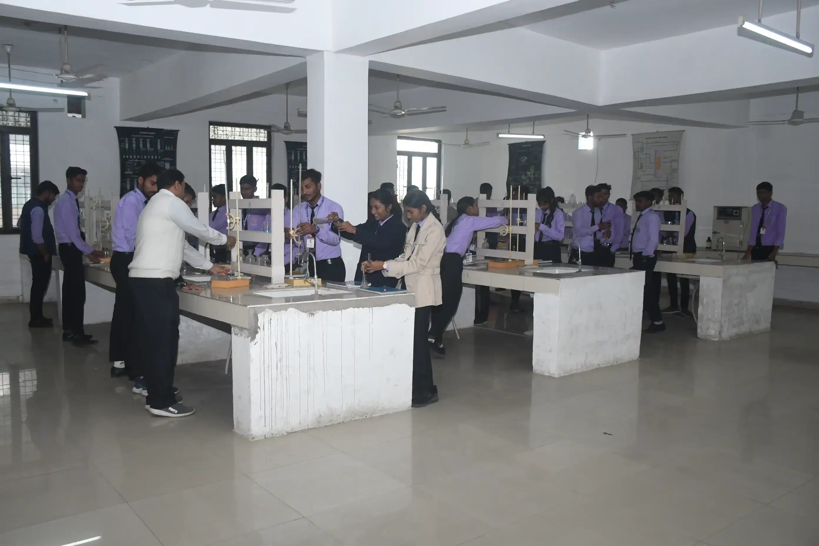 Madhu Vachaspati Institute of Engineering & Technology Kaushambi Chemistry Lab photo 1