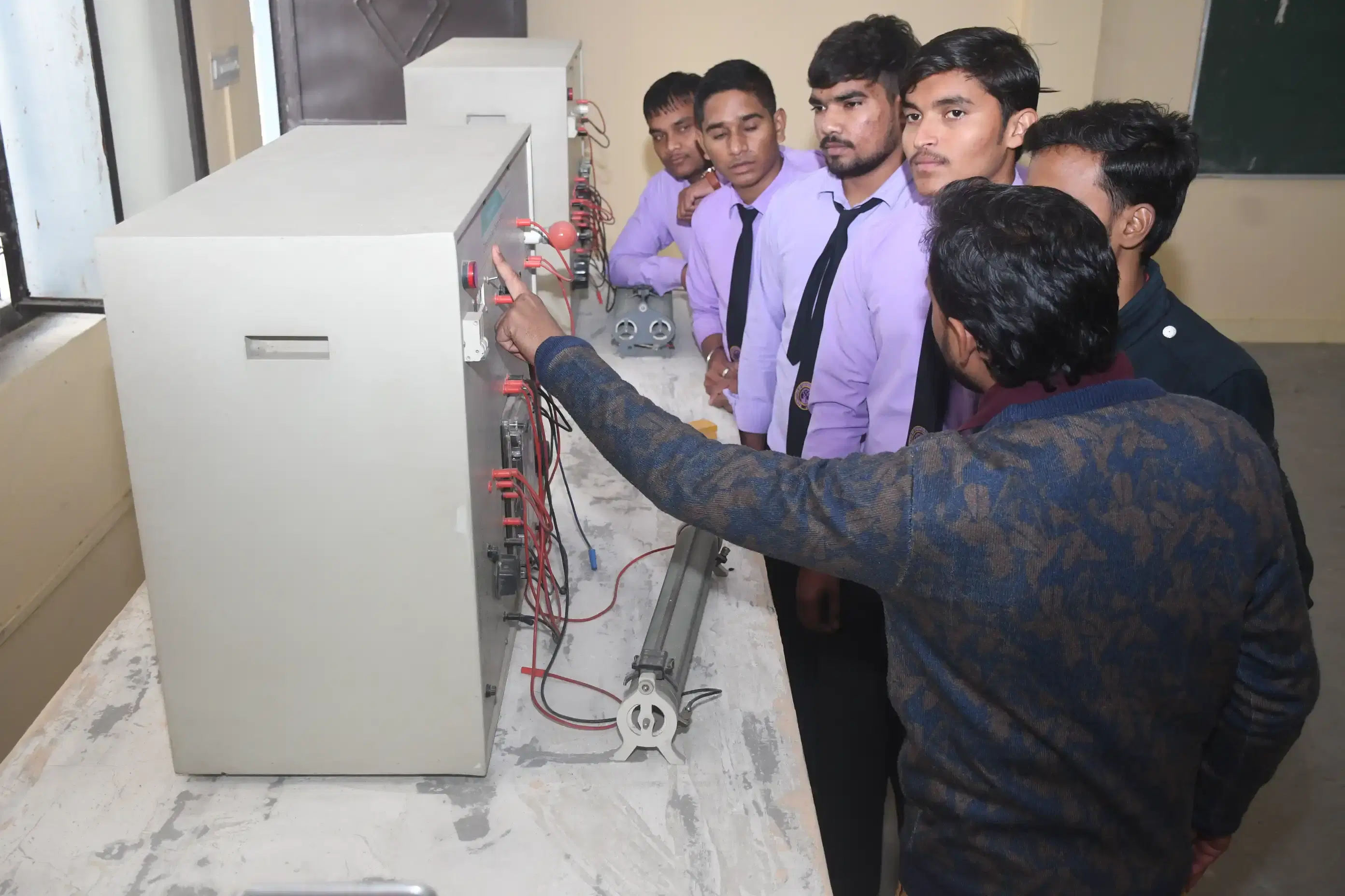 Madhu Vachaspati Institute of Engineering & Technology Kaushambi Electrical Lab photo 2