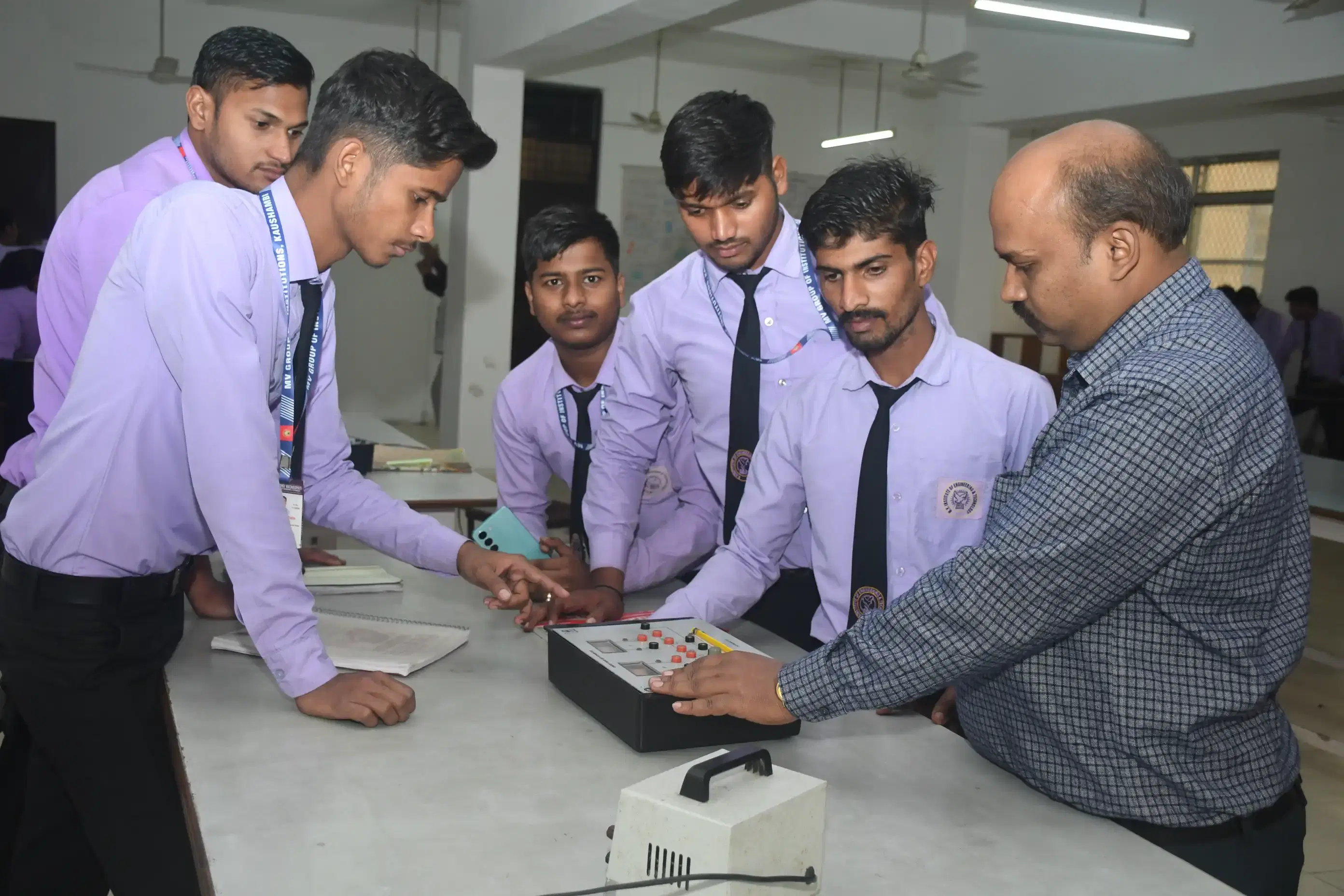 Madhu Vachaspati Institute of Engineering & Technology Kaushambi Electrical Lab photo 3