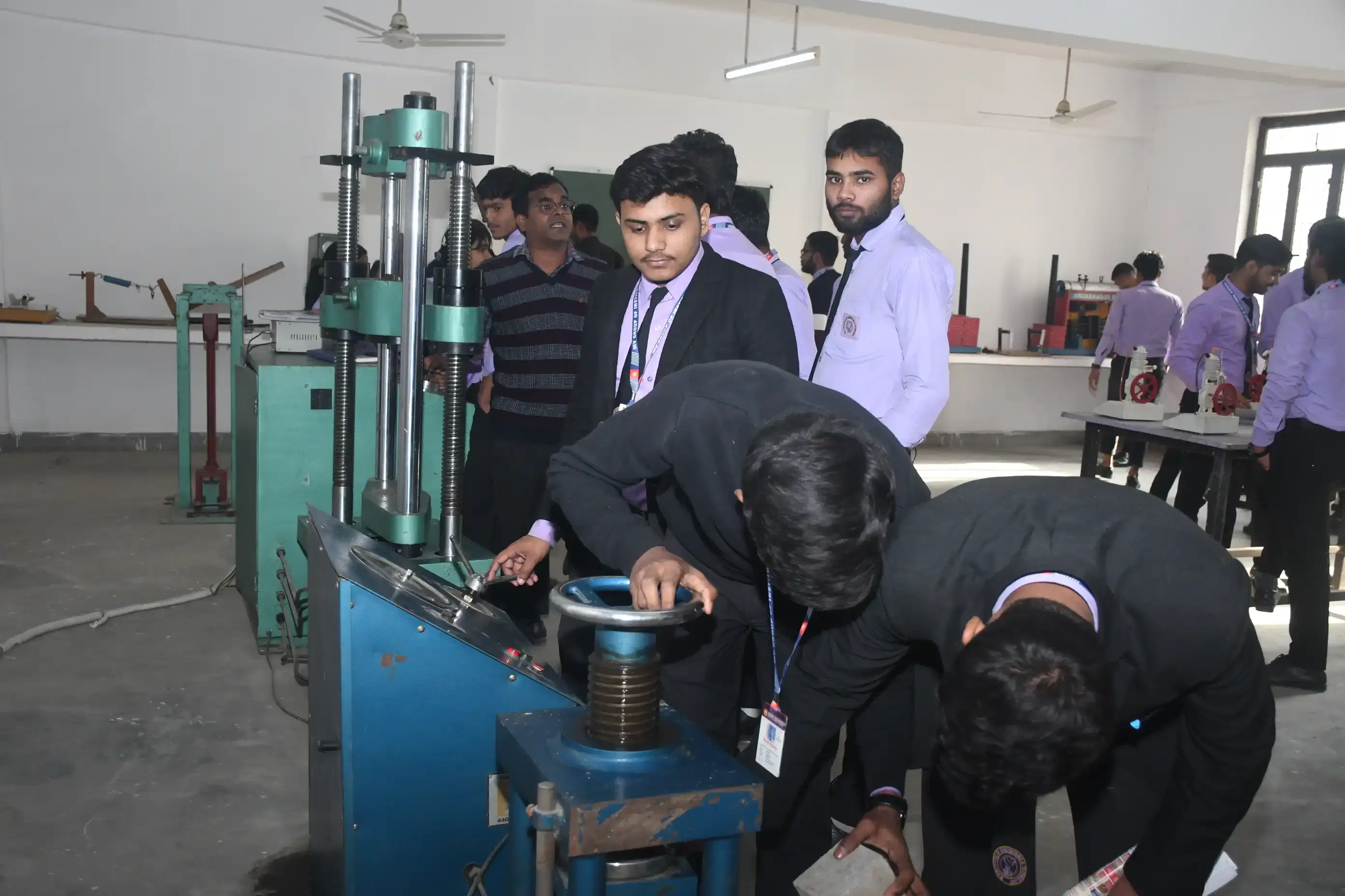 Madhu Vachaspati Institute of Engineering & Technology Kaushambi Mechanical Lab photo 1