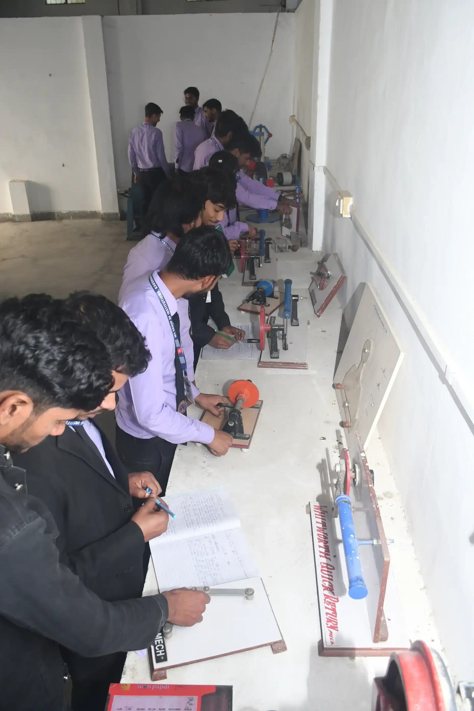 Madhu Vachaspati Institute of Engineering & Technology Kaushambi Physics Lab photo 1