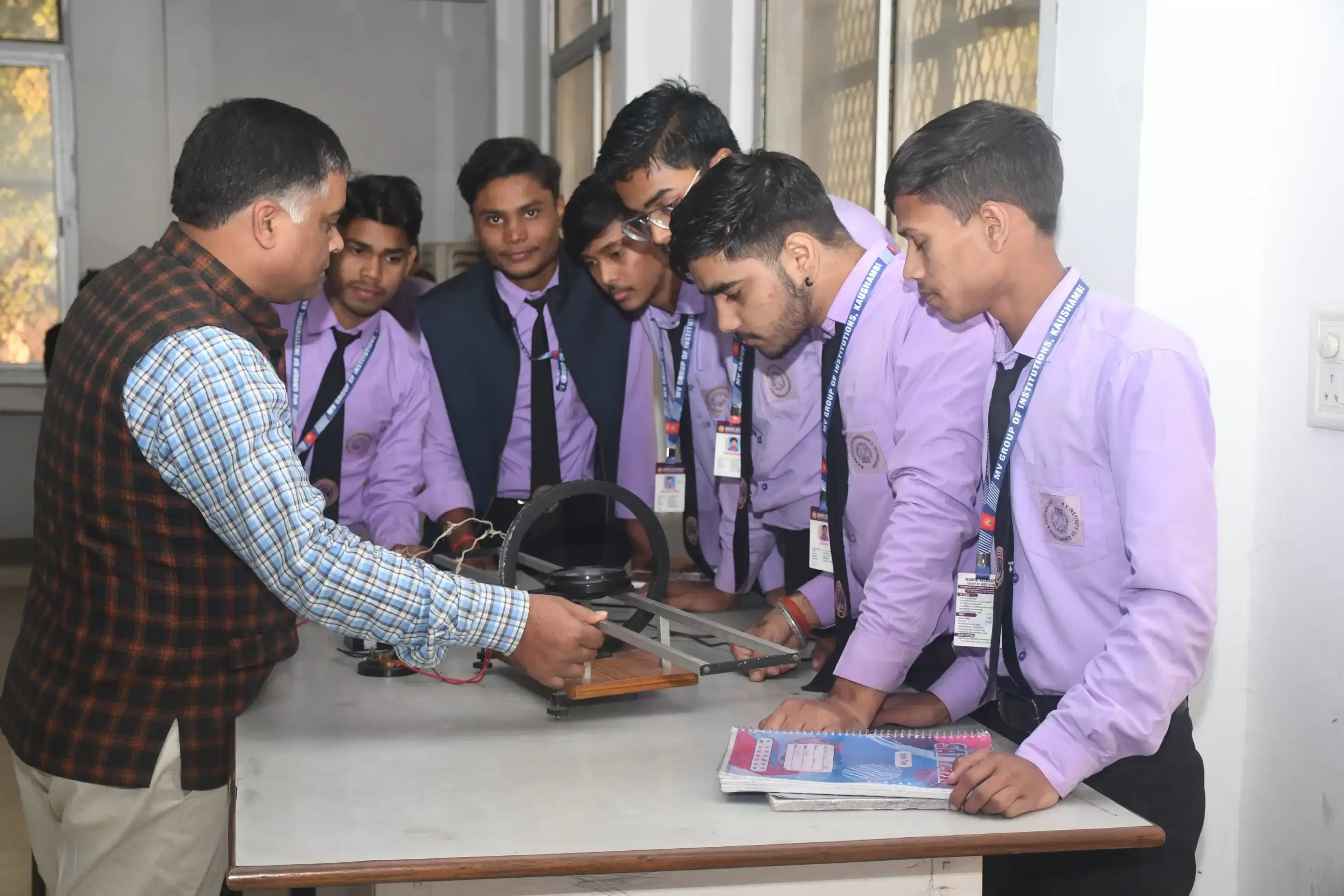 Madhu Vachaspati Institute of Engineering & Technology Kaushambi Physics Lab photo 2