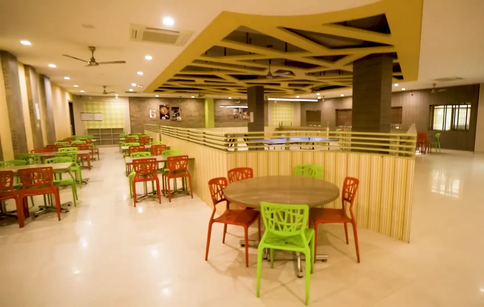 GL Bajaj Institute of Management and Research Greater Noida canteen photo 1