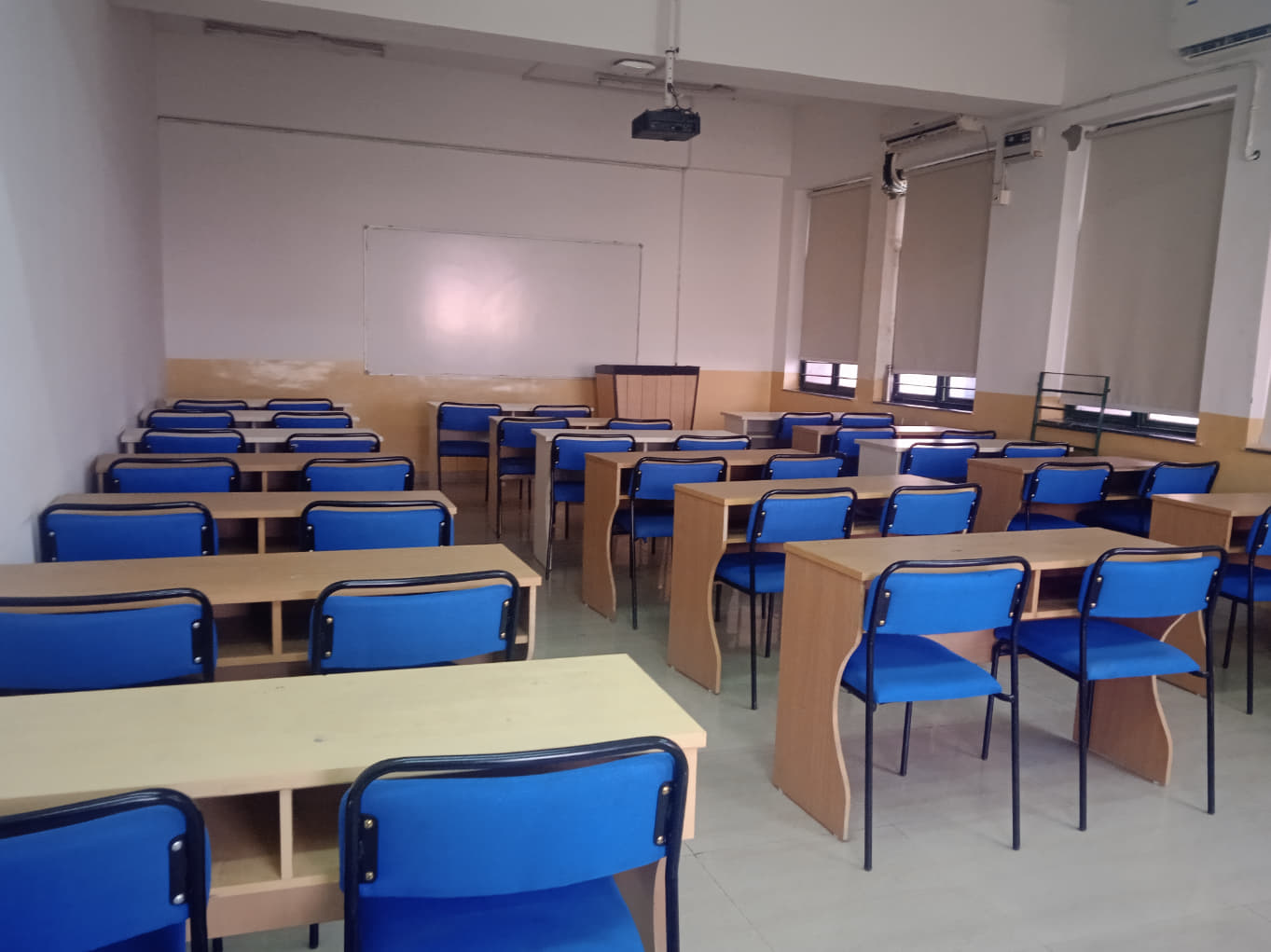 Amity University Greater Noida Academic photo 12