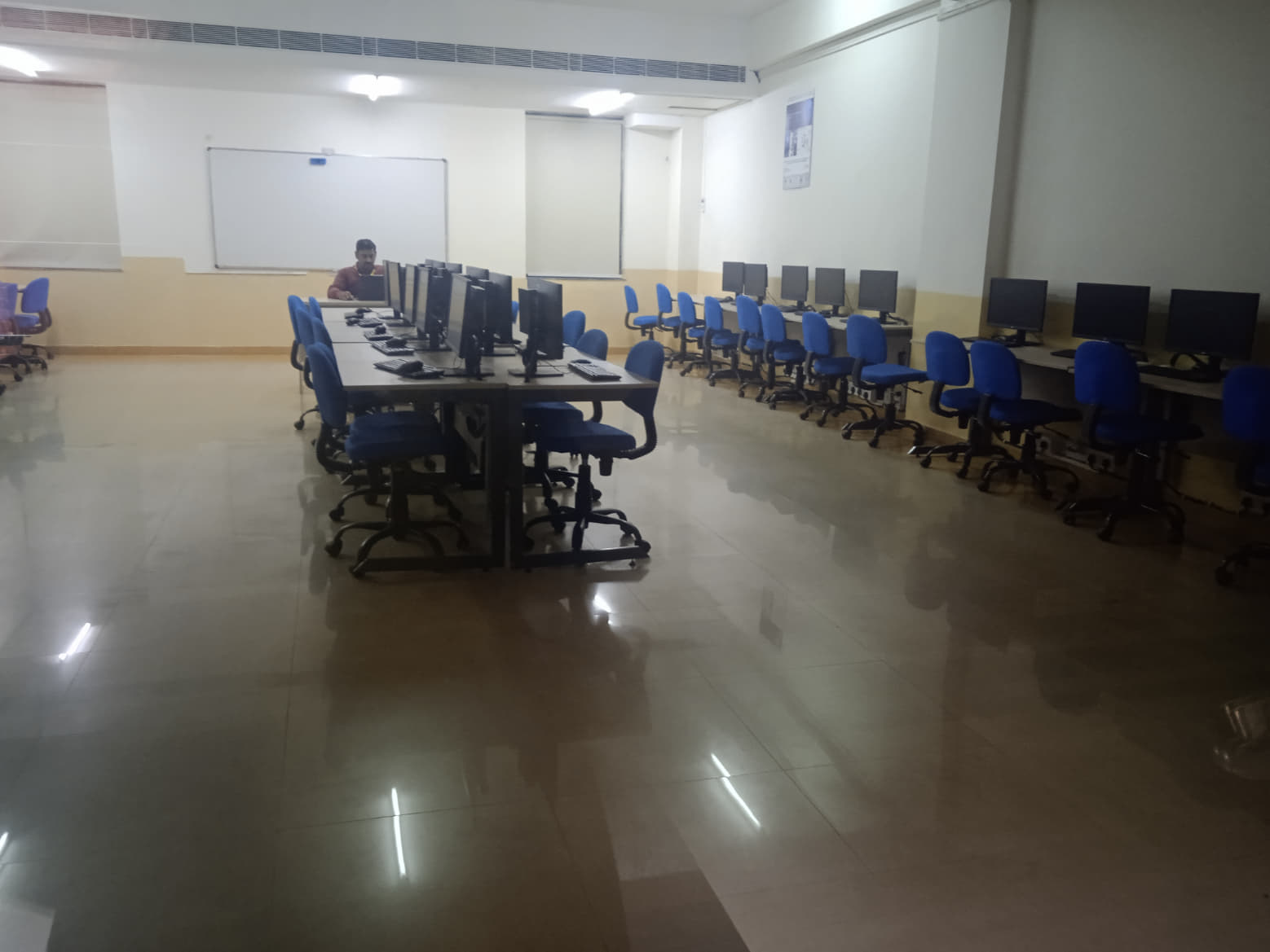 Amity University Greater Noida Academic photo 14