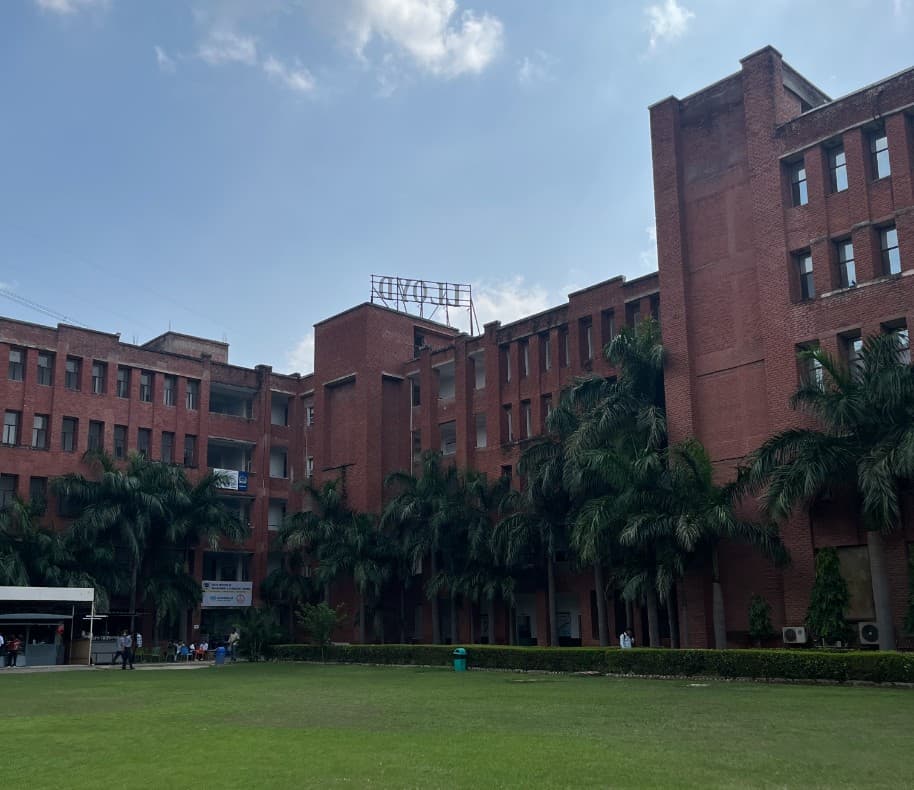 Lloyd Law College Greater Noida Campus photo 8