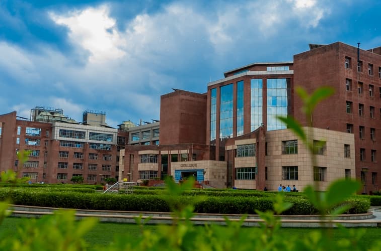 Amity University Noida Academic Building photo 8