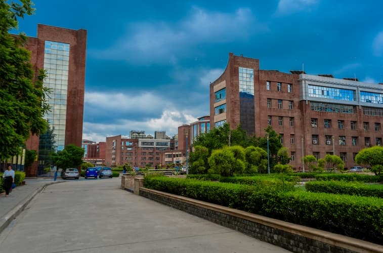 Amity University Noida Academic Building photo 7