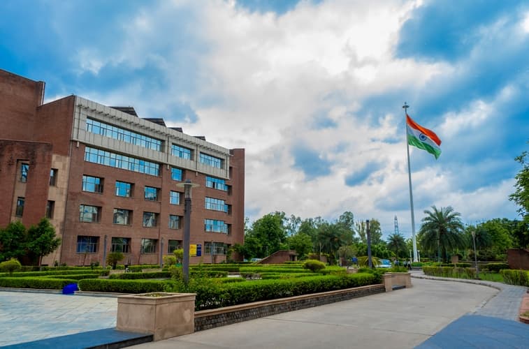 Amity University Noida Academic Building photo 6