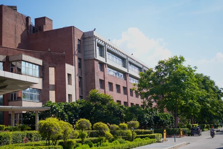 Amity University Noida Academic Building photo 3