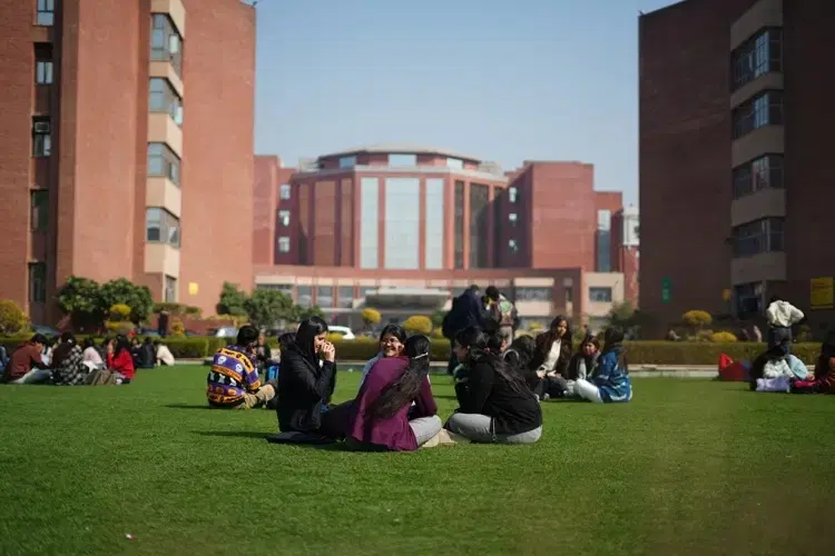 Amity University Noida Academic Building photo 10