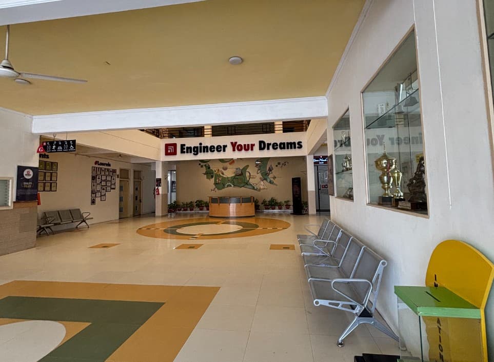 Chitkara University (Chandigarh) Academic Building photo 9