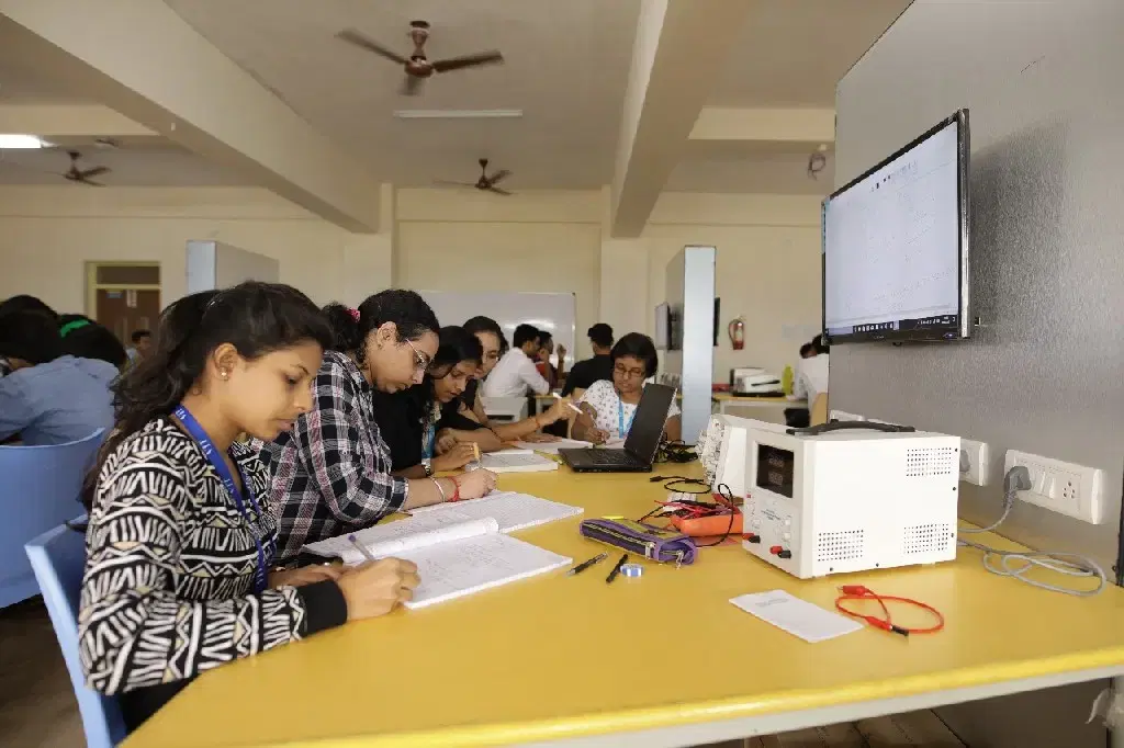 VIT Bhopal Academic Building photo 32
