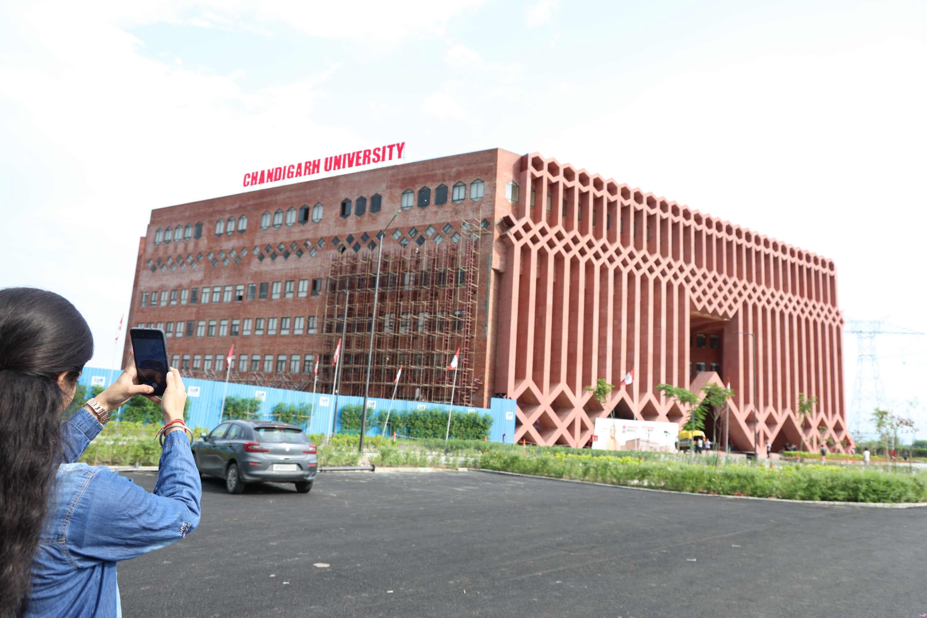 Chandigarh University Lucknow Building photo 6