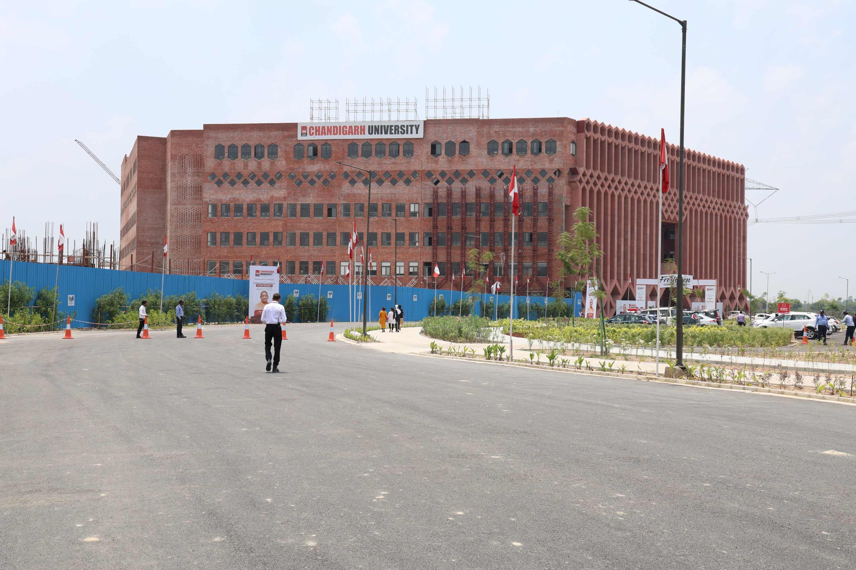 Chandigarh University Lucknow Building photo 9