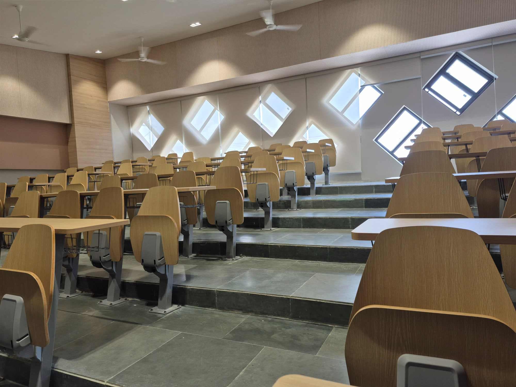 Chandigarh University Lucknow Classroom photo 9