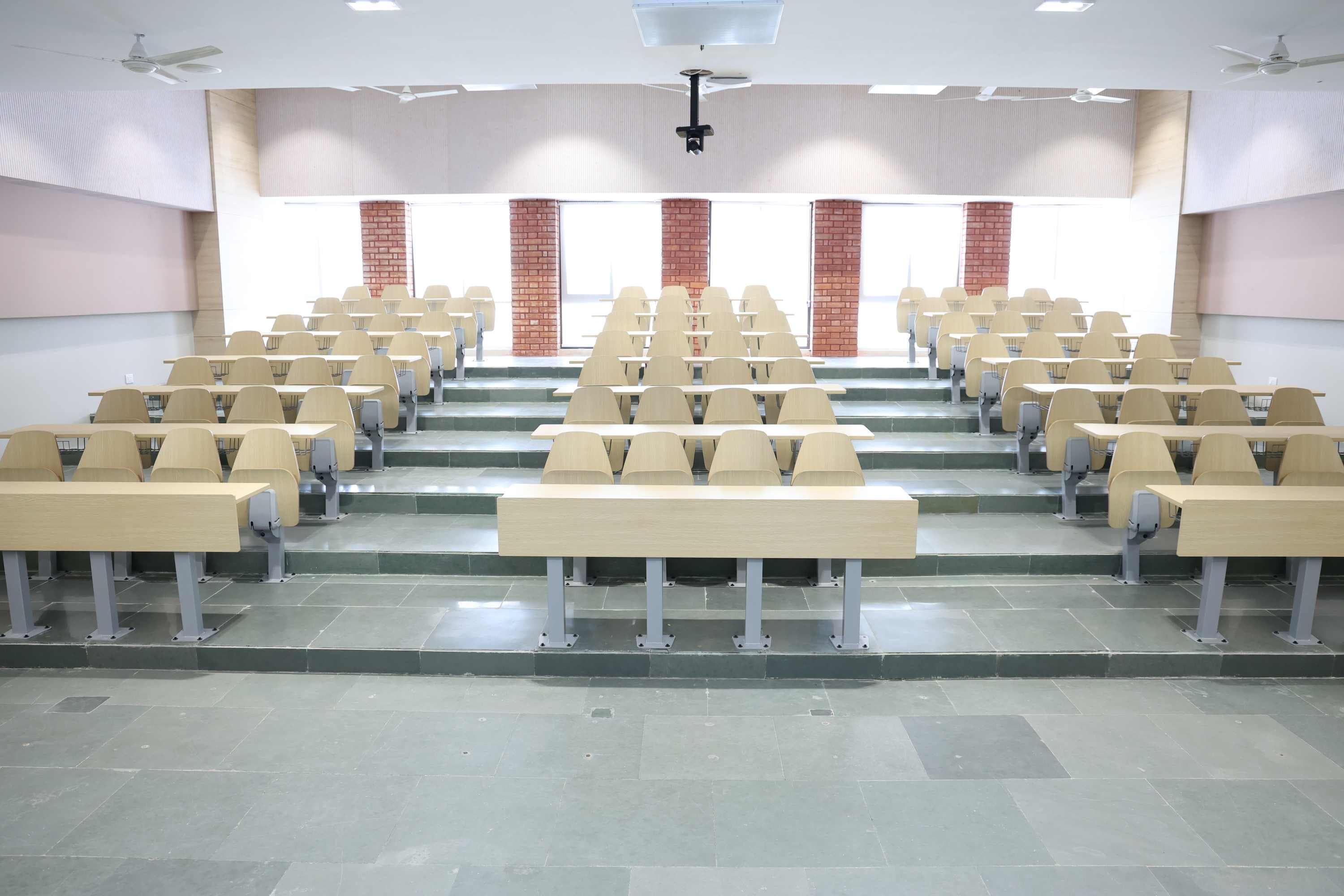 Chandigarh University Lucknow Classroom photo 5