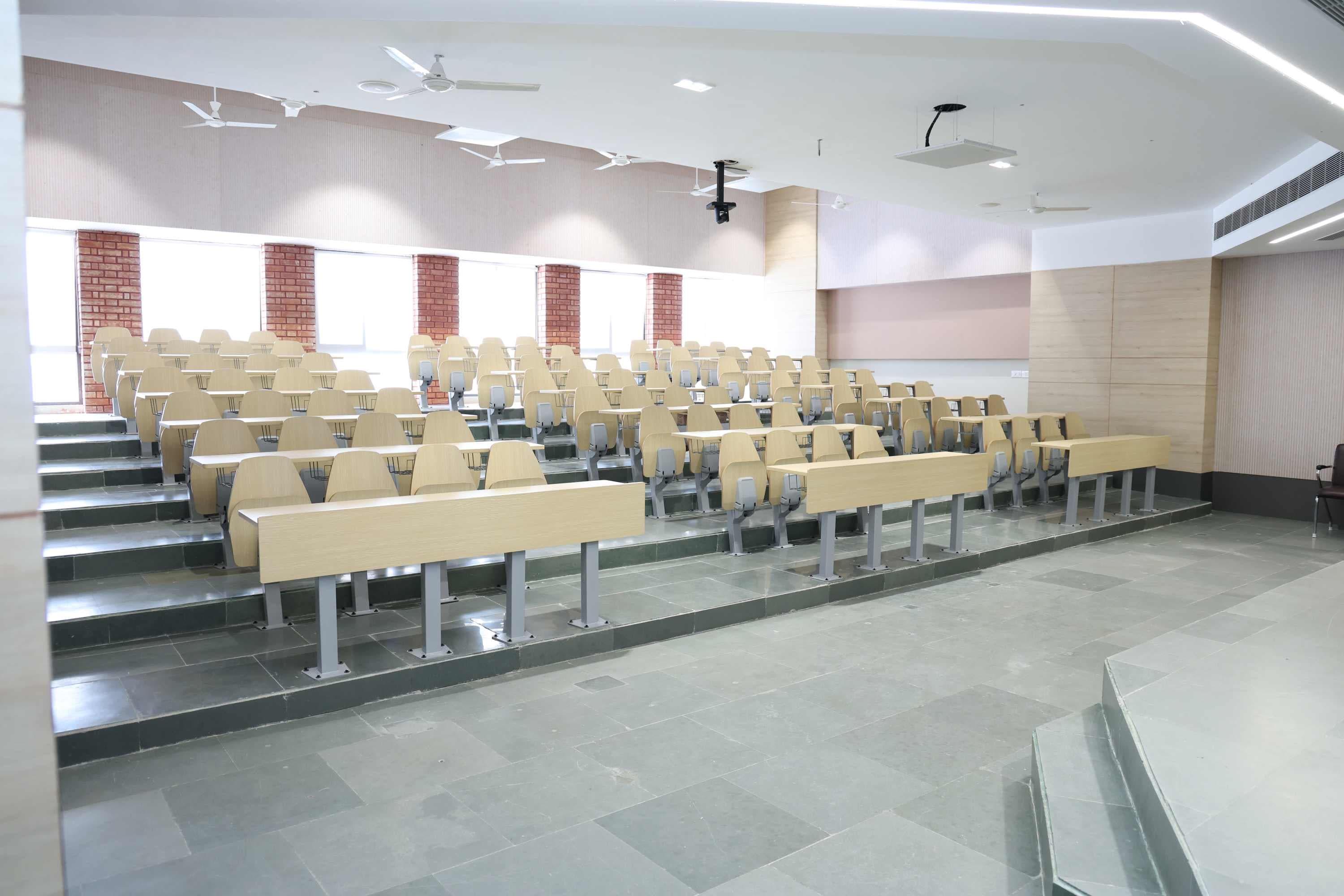 Chandigarh University Lucknow Classroom photo 6