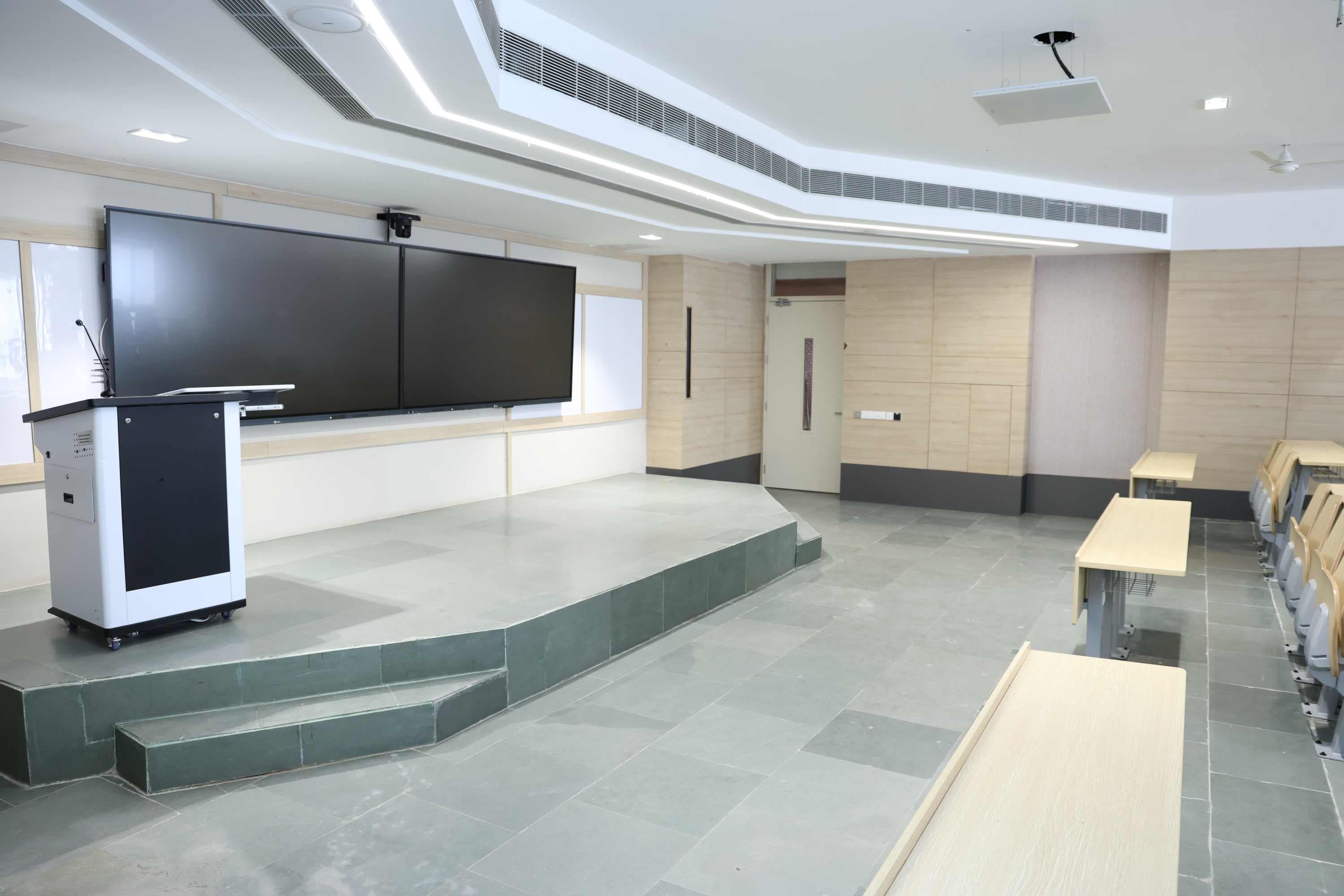 Chandigarh University Lucknow Classroom photo 7