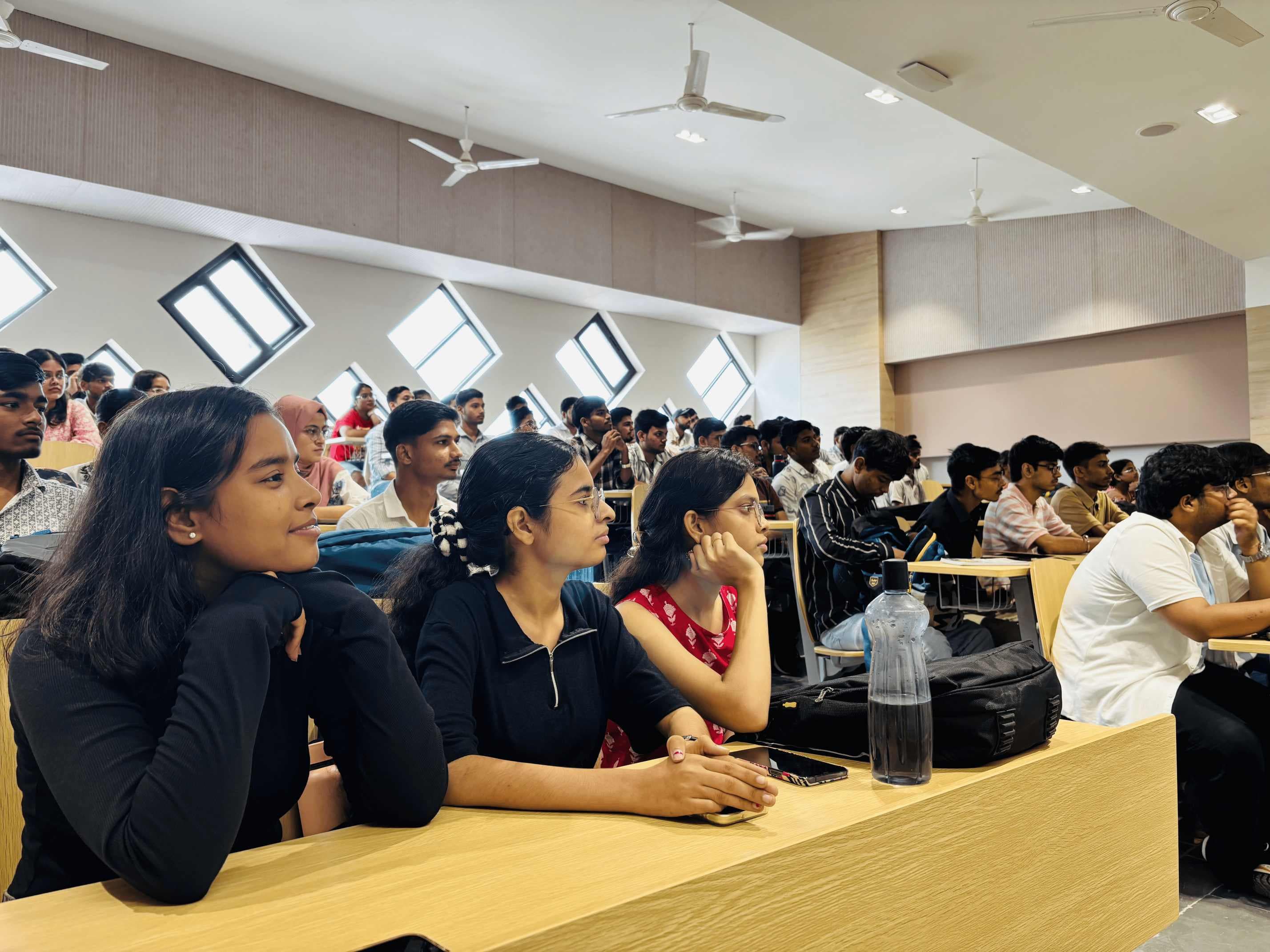 Chandigarh University Lucknow Classroom photo 10