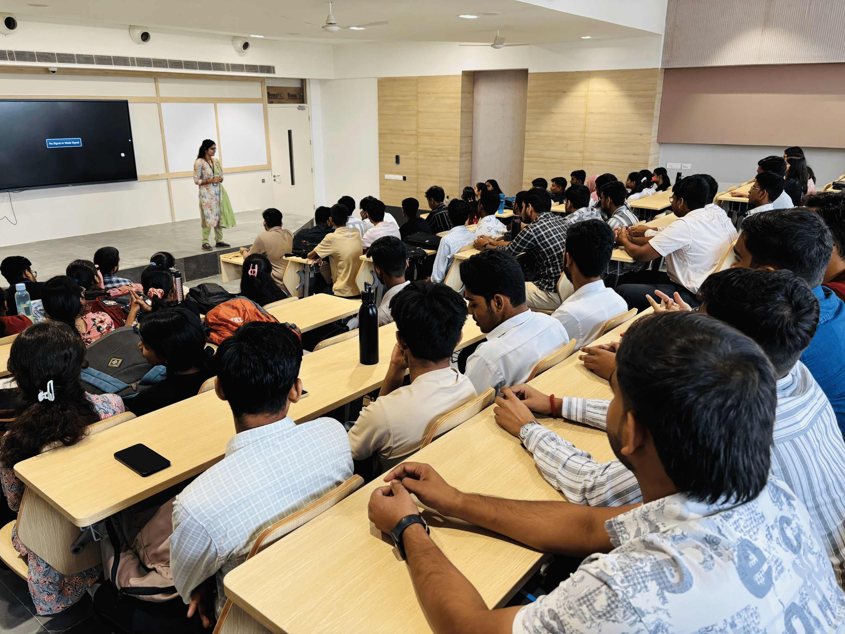Chandigarh University Lucknow Classroom photo 11