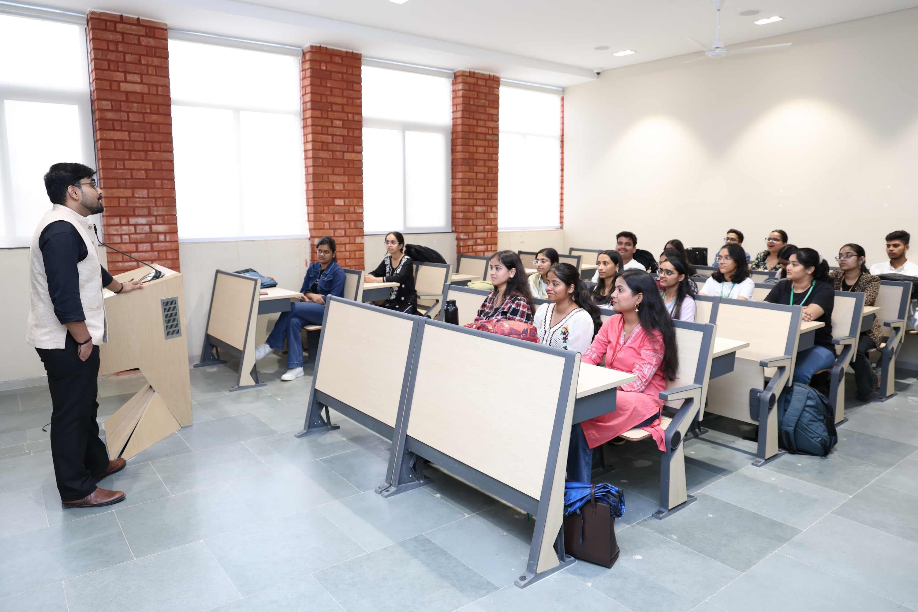 Chandigarh University Lucknow Classroom photo 12