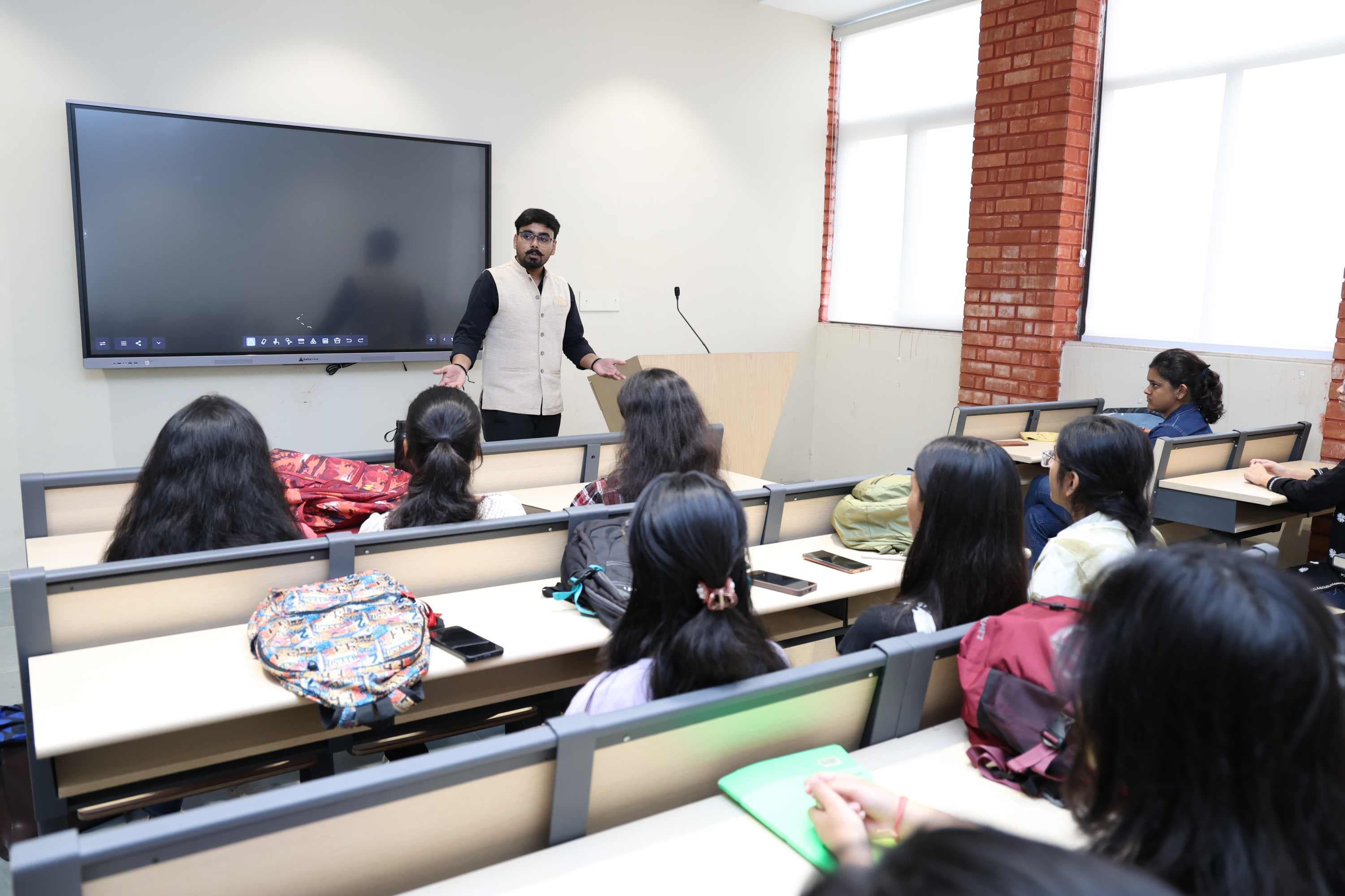 Chandigarh University Lucknow Classroom photo 13