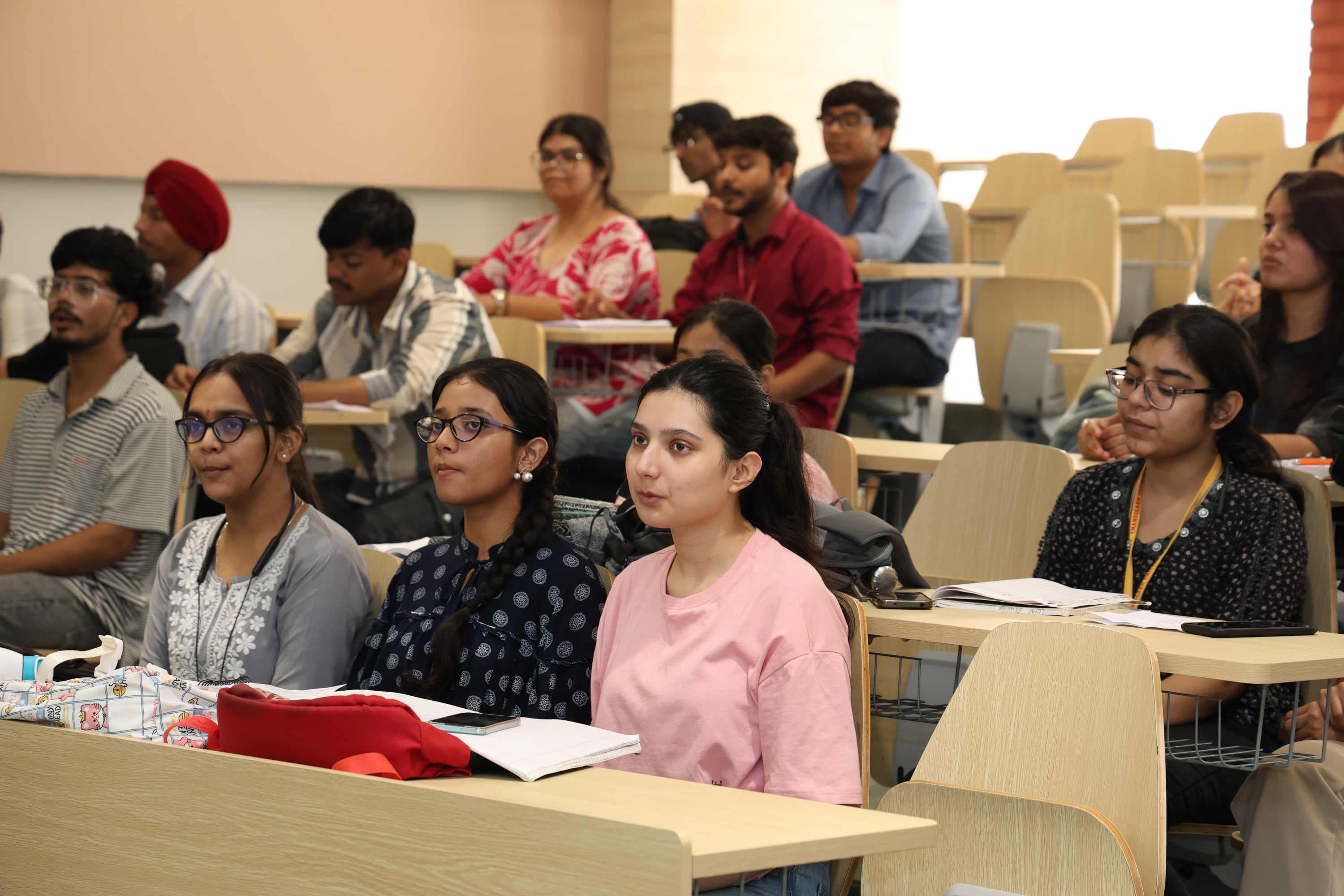 Chandigarh University Lucknow Classroom photo 15