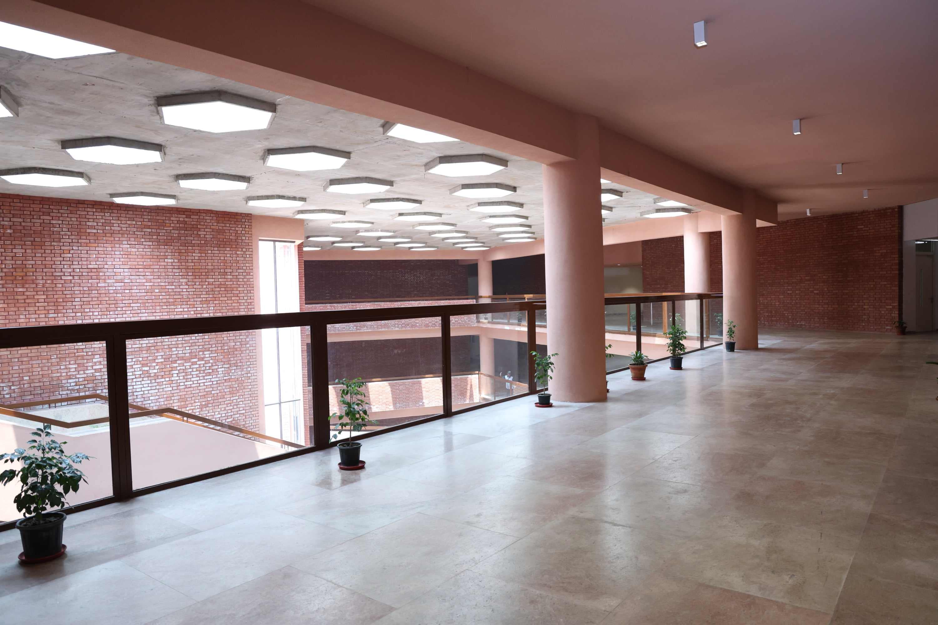 Chandigarh University Lucknow Corridor photo 1