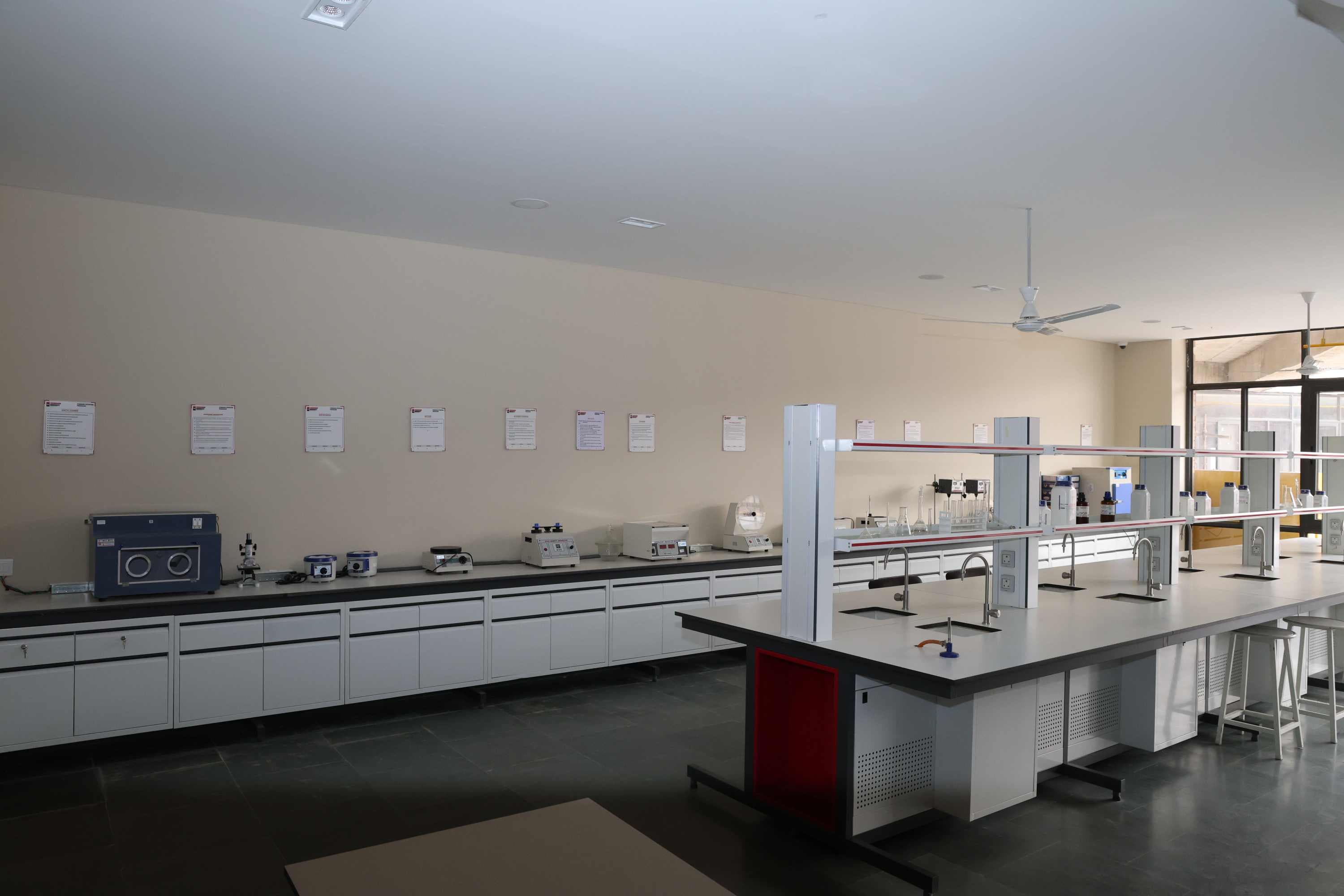 Chandigarh University Lucknow Lab photo 4