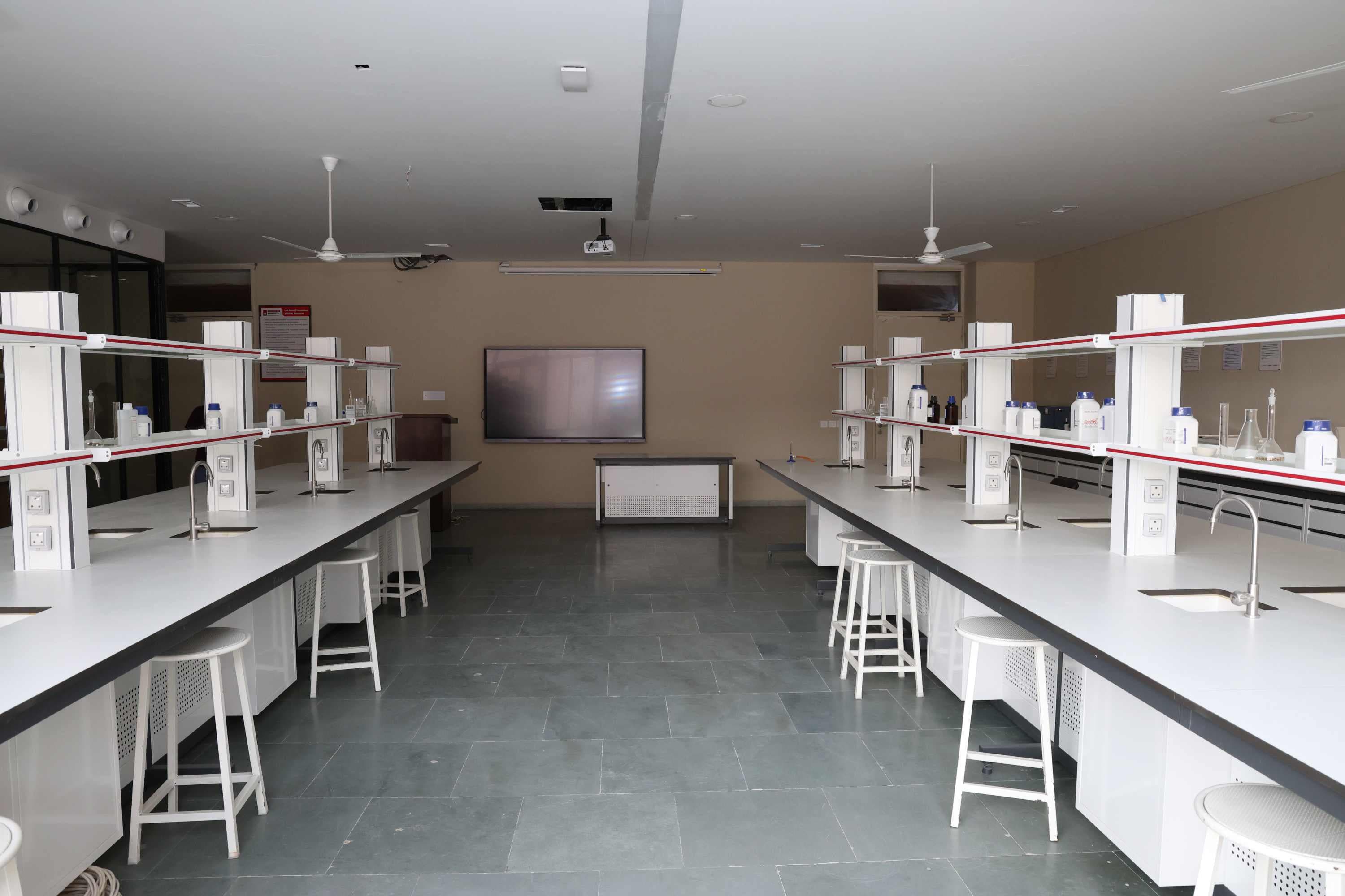 Chandigarh University Lucknow Lab photo 5